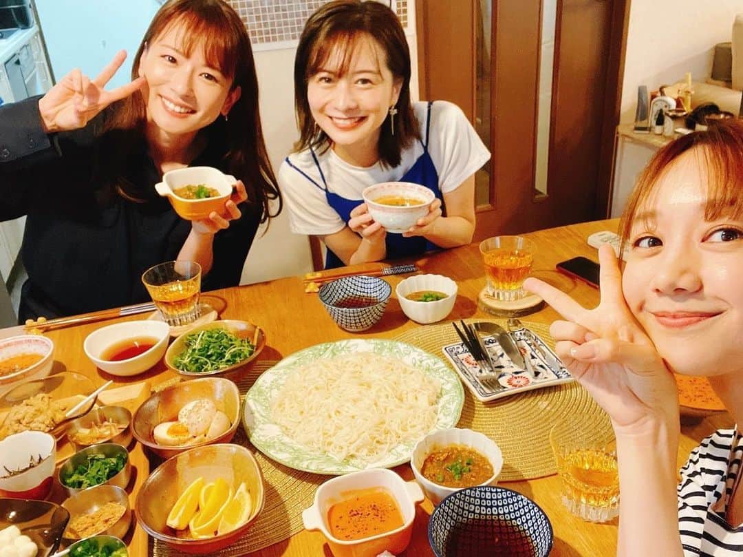高田秋のインスタグラム：「素麺パーティーは、 愛子さんとゆりちゃんが来てくれました🤍💛🤍💛」