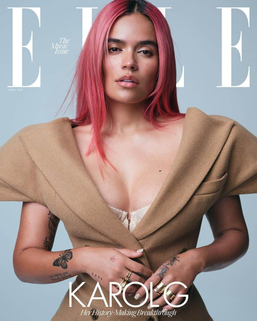 ニーナ・ガルシアさんのインスタグラム写真 - (ニーナ・ガルシアInstagram)「WOW! Karol G covers the June/July issue of @elleusa ✨ I am so personally proud of this cover, as it is so wonderful to celebrate such a compassionate, talented, and fabulous Colombiana such as @karolg, whose music has broken so many records. When I saw her on set of our cover shoot, I was so enamored with her endearing and down-to-earth quality, something so unusual in a star at her level of fame. It was a magical day on set, filled with fierce female energy and such joy. This cover celebrates that feminine energy. Karol puts it best: “All my life we had listened to music from men. But really, we as women say things differently, and we feel things and think about things differently.” More at the link in bio. — Wow! Karol G es la protagonista de la edición de junio/julio de @elleusa ✨ A nivel personal y, como colombiana ♥️🇨🇴💪, estoy muy orgullosa de esta portada. Poder celebrar una artista tan generosa, llena de talento y estilo como @karolg, ha sido todo un regalo para mi y para nuestros lectores. Karol G ha roto multitud de récords en el competitivo mundo de la música sin olvidar nunca su esencia. Tuve la increíble oportunidad de estar en esta sesión de fotos y ser testigo de la calidad humana de una artista entrañable y realista. Una mezcla inusual en una estrella de su calibre. En el set surgió la magia. La energía de Karol se trasladó a todo el equipo. Una energía pura y femenina que es la marca de la casa de una cantante a la que admiro y quiero. Algo que ella resume de la siguiente manera: “Toda mi vida habíamos escuchado música de hombres. Pero en realidad, nosotras, como mujeres, decimos las cosas de manera diferente, sentimos las cosas y pensamos sobre las cosas de manera diferente”. Si quieren conocer más sobre este reportaje, en mi bio encontrarán el link. ♥️ — @elleusa  Photographer: @zoeygrossman Shot of Nina and Karol: @lewismirrett  Stylist: @alexwhiteedits Writer: @chantalfdez Hair: @evaniefrausto @bumbleandbumble Makeup: @yumilee_mua @chanel.beauty Manicure: @nailglam @_e.d.m.a Set Design: @jennykcorrea Production: @crawfordandcoproductions @curtfromzim」5月23日 21時00分 - ninagarcia