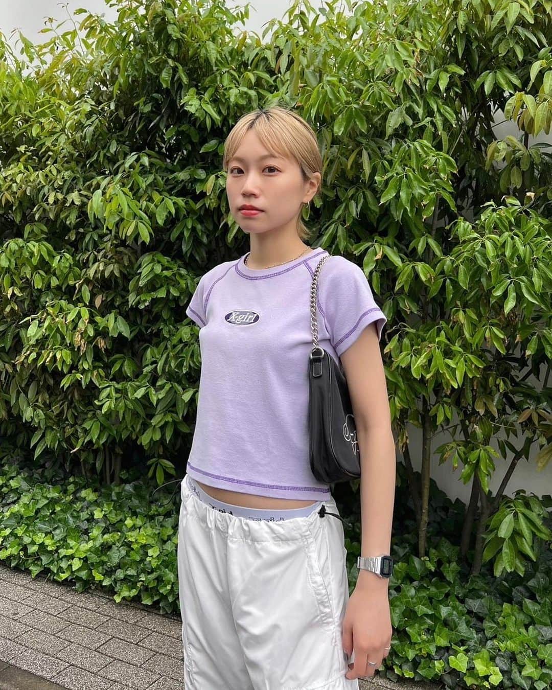 XGIRL_ootdのインスタグラム：「#xgirl_ootd @amane_sss 158cm 　 X-girl store STAFF 　 ----------------------------------------------- ▪️BICOLOR STITCH S/S TEE ￥6,050(税込) ▪️GATHERED WAIST CARGO PANTS ￥14,300(税込) ▪️CHAIN SHOULDER BAG ￥8,250(税込) -----------------------------------------------  #xgirl #xgirljp #エックスガール #ストリートコーデ #ストリート系女子 #ストリート女子 #ストリートファッション #チノパン #チノパンコーデ #デザイントップス #y2k #y2kファッション #y2kstyle」