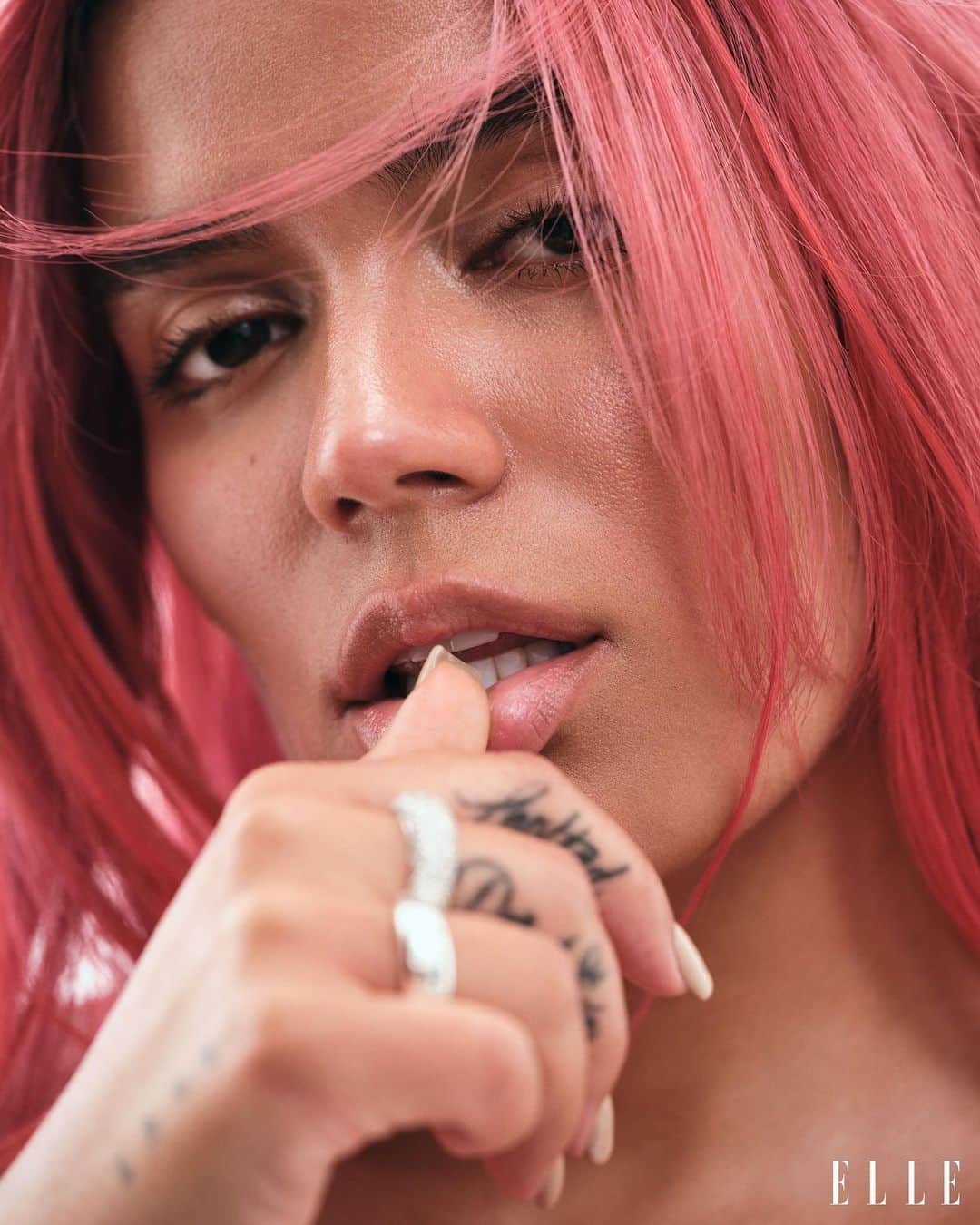 ELLE Magazineさんのインスタグラム写真 - (ELLE MagazineInstagram)「“For so many years—not one, not two, not three, many years—everyone thought my goal of becoming a singer was a joke,” says our June/July cover star #KarolG. “It was a challenge to keep believing in myself. And if it wasn’t for my parents convincing me that I could make it, I would have felt ashamed and abandoned the whole thing.”  The Colombian superstar discusses navigating the music industry, protecting her privacy, and breaking barriers at the link in bio.   ELLE: @elleusa Editor-in-Chief: Nina Garcia @ninagarcia Photographer: Zoey Grossman @zoeygrossman Stylist: Alex White @alexwhiteedits Writer: Chantal Fernandez @chantalfdez Hair: Evanie Frausto for Bumble and Bumble @evaniefrausto @bumbleandbumble Makeup: Yumi Lee for Chanel @yumilee_mua @chanel.beauty Manicure: Dawn Sterling at E.D.M.A @nailglam @_e.d.m.a Set Design: Jenny Correa @jennykcorrea Production: Crawford & Co Productions and Curt Weber @crawfordandcoproductions @curtfromzim」5月23日 21時04分 - elleusa