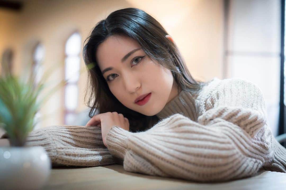 のインスタグラム：「2023.05.23 #shooting 🦋 * まだまだ載せれてないお気に入りの写真いっぱいある🧵🤍 . いつもインスタは正方形か縦で載せてるけど たまには横もいいね、雰囲気すごく変わる🌃 . . 今いちばん自由に好きな事出来てて幸せ～！ もう少し時間欲しいけど！やりたいことたくさん🩰 . . . #ポートレート #スタジオ撮影 #撮影会 #被写体 #作品撮り」