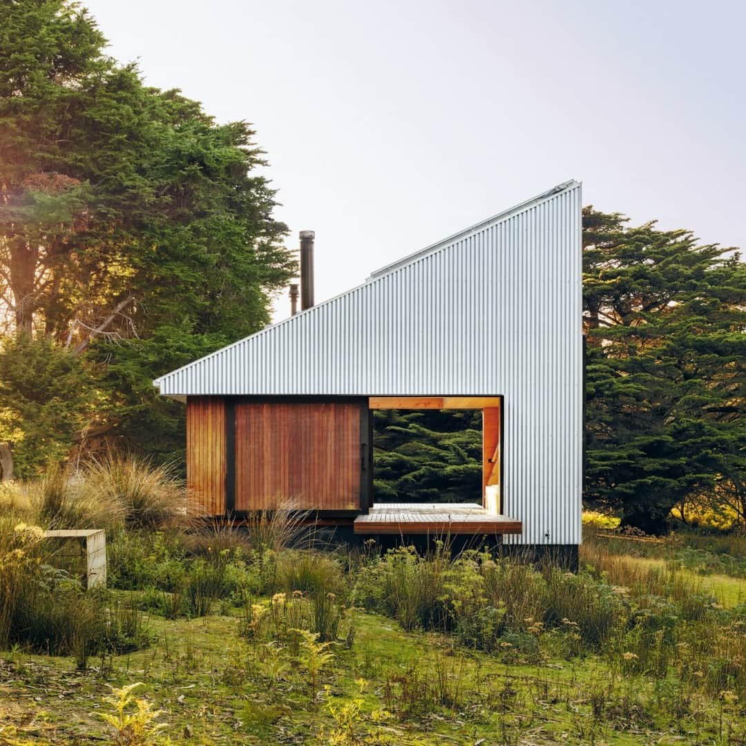Airbnbのインスタグラム：「99 acres of conservation forest to explore in Tasmania. 4WD recommended.」
