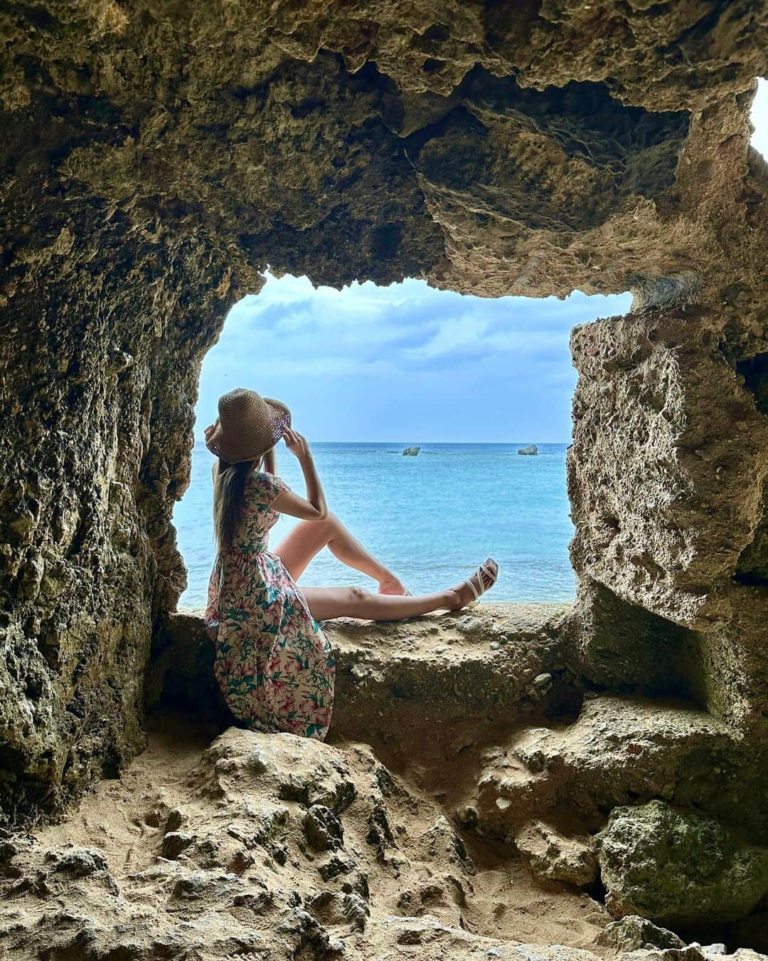 AIのインスタグラム：「朝から海を眺めに🌊🩵 ＊ ＊ #沖縄 #沖縄旅行 #gw #gw旅行 #ザネー浜 #ビーチ51 #beach51 #麦わら帽子 #」