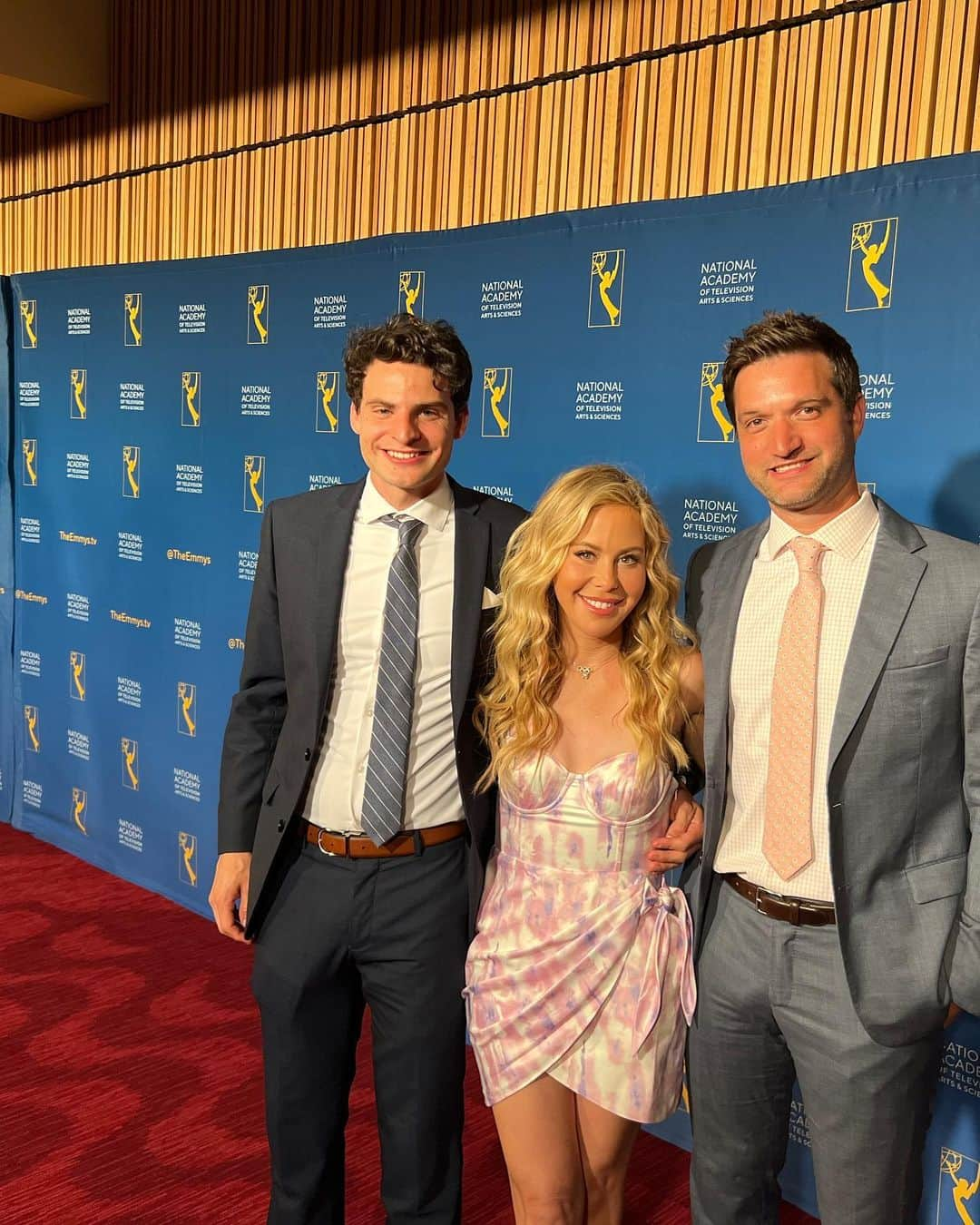 タラ・リピンスキーさんのインスタグラム写真 - (タラ・リピンスキーInstagram)「One of my favorite events BECAUSE its where I met my HUSBAND. May 5th, 8 years ago on that very stage handing him an Emmy thinking his shoes were nice and also thinking “man this guy wins a lot”   Flash forward to almost a decade later. Married which is the best part and now produced and directed our first project together. AND Meddling took one home. Congrats and thank you to @loganfultondp - you killed it.   So fun to be back where it’s all started for TNT 🧨   Also a pic of the shortest gal and tallest guy in the room. @shaq」5月23日 21時10分 - taralipinski