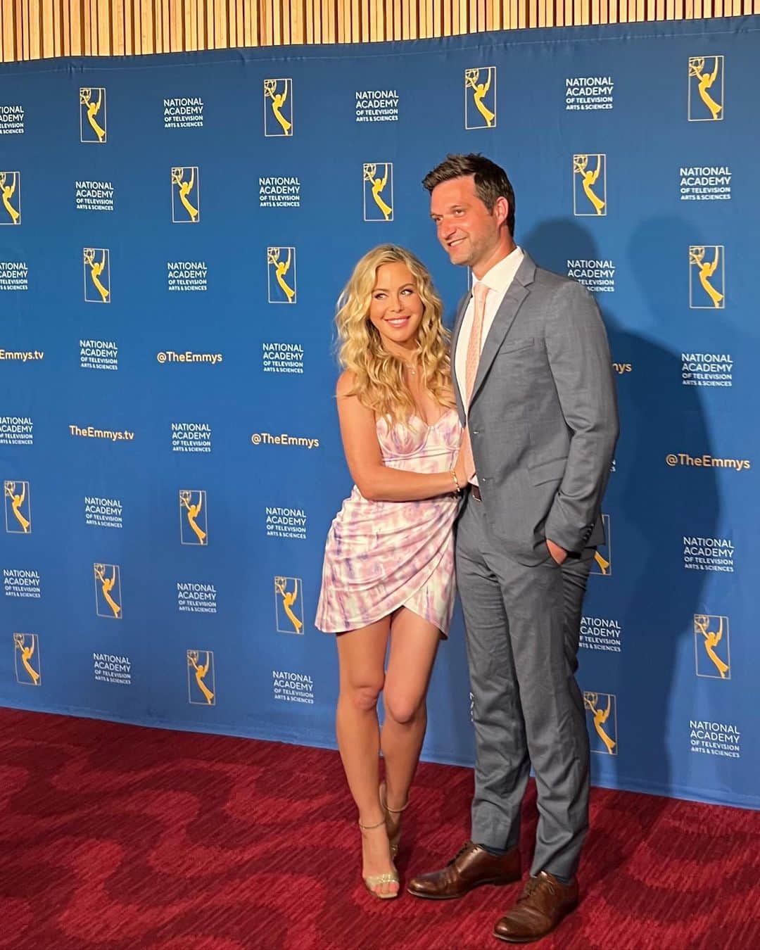 タラ・リピンスキーのインスタグラム：「One of my favorite events BECAUSE its where I met my HUSBAND. May 5th, 8 years ago on that very stage handing him an Emmy thinking his shoes were nice and also thinking “man this guy wins a lot”   Flash forward to almost a decade later. Married which is the best part and now produced and directed our first project together. AND Meddling took one home. Congrats and thank you to @loganfultondp - you killed it.   So fun to be back where it’s all started for TNT 🧨   Also a pic of the shortest gal and tallest guy in the room. @shaq」