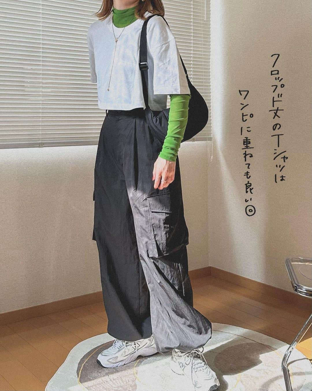 かほこ。さんのインスタグラム写真 - (かほこ。Instagram)「ㅤㅤㅤㅤㅤㅤㅤㅤㅤㅤㅤㅤㅤ ㅤㅤㅤㅤㅤㅤㅤㅤㅤㅤㅤㅤㅤ T-shirt : #zara sheer top : #maisonspecial parachute pants : #rosebud bag : #uniqlo sneakers : #newbalance ㅤㅤㅤㅤㅤㅤㅤㅤㅤㅤㅤㅤㅤ 天気良すぎて白スニーカーの色が飛びました✈️ ㅤㅤㅤㅤㅤㅤㅤㅤㅤㅤㅤㅤㅤ フェスの時に履いていたパラシュートパンツ🪂今回はZARAの大きめクロップドT+シアートップスで合わせました✌︎ ㅤㅤㅤㅤㅤㅤㅤㅤㅤㅤㅤㅤㅤ ドロップショルダーは似合わないけど、このTシャツは一目惚れだった¥1890😌 ㅤㅤㅤㅤㅤㅤㅤㅤㅤㅤㅤㅤㅤ #kaho_fashion」5月23日 21時12分 - xxokohakxx