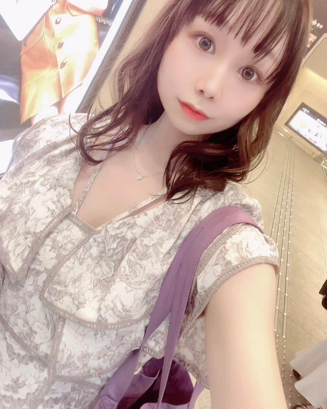 千咲まりのインスタグラム：「. 全然盛れなかった😂 美容院行ってきました💇‍♀️✨」