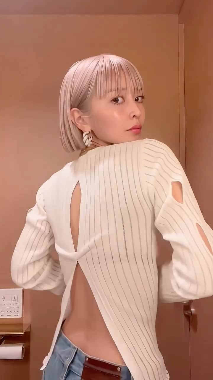 梅村実帆のインスタグラム：「今日の私だよ👸🏼 👚 @_josemoon_  👖 @driesvannoten」