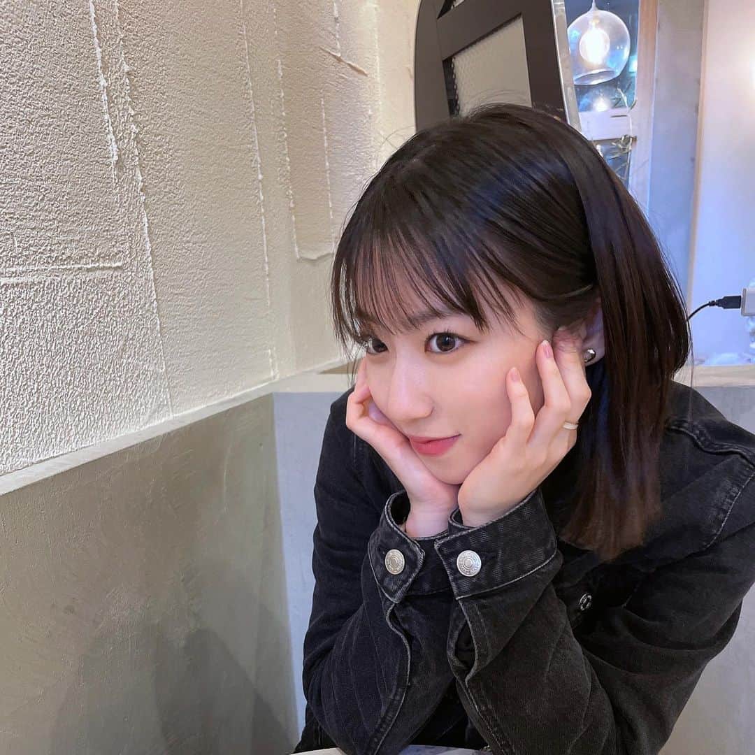 涼掛凛のインスタグラム：「あゆなちゃんに撮ってもらった写真 定期的に会ってます☺︎  新大久保のカフェ開拓したい☕️  . . . . . . . #新大久保カフェ #新大久保カフェ巡り #韓国カフェ #カフェ #café #cafeplace #プレイス #オレオケーキ #チーズケーキ #Lotuscake #東京カフェ #映えカフェ #新大久保スイーツ #韓国っぽカフェ #黒髪 #黒髪ミディアム」