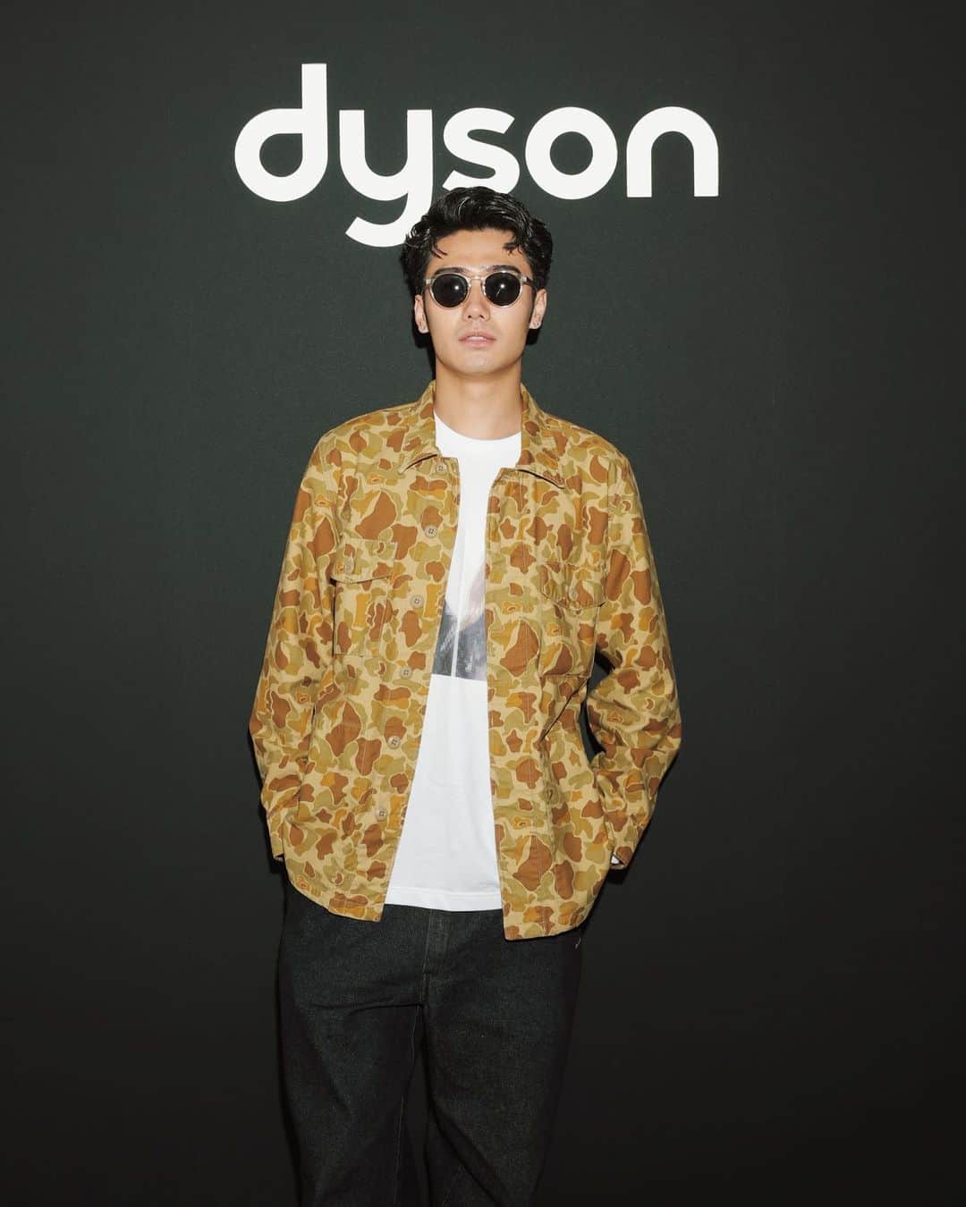 鈴々木響のインスタグラム：「DYSON JAPAN 25th Anniversary 💐  DYSONからヘッドホンが登場したので一足先に体感してきました🎧  空気清浄機、ノイズキャンセリング機能付きで最先端を感じることができました🔥  @dyson_jp   #dysonlaunchpad #DysonZone #空気清浄ヘッドホン #PR」