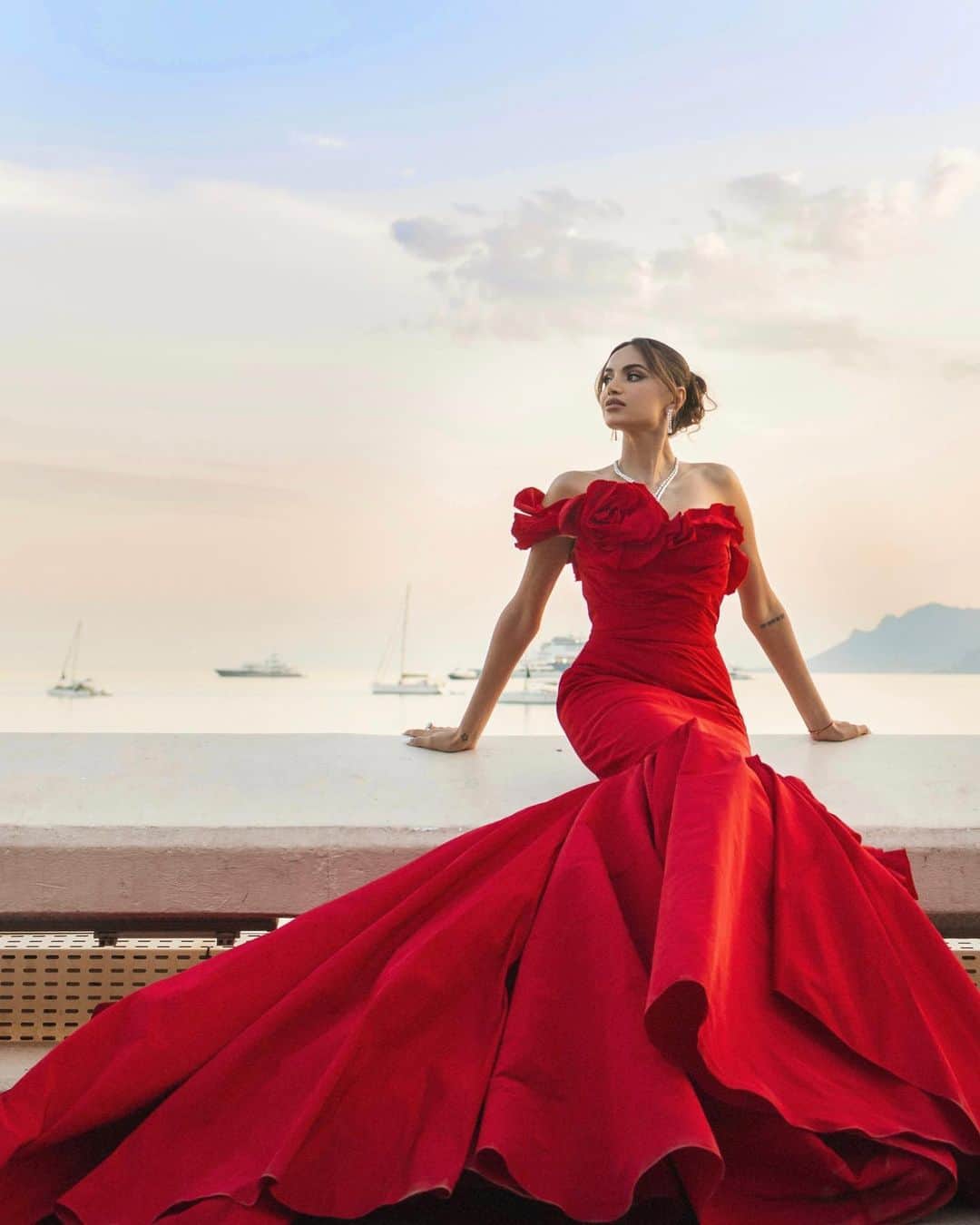 Diipa Büller-Khoslaのインスタグラム：「RED-dy to take on my 2nd red carpet for the premiere of “The Idol” at Cannes Film Festival 🎬❤️  Thank you @campariofficial for hosting me.   And a big thank you for the amazing team! ❤️ Dress by @marchesafashion Jewellery by @nourbyjahan Styled by @thomasgeorgewulbern Make-up by @tina_derkse Hair by @franckprovostparis Photography by @natashagillett.art」