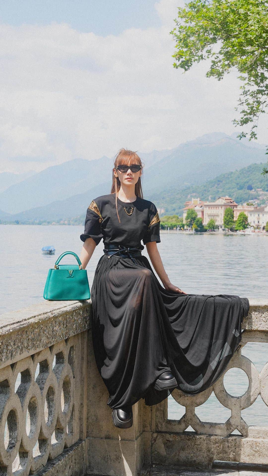 Elva Niのインスタグラム：「After 18hrs by ✈️ + 🚙  Finally I’m here at Lake Maggiore for the @louisvuitton Cruise 2024 show tomorrow!  #lvcruise24 #isolabella  #travelwithelva」