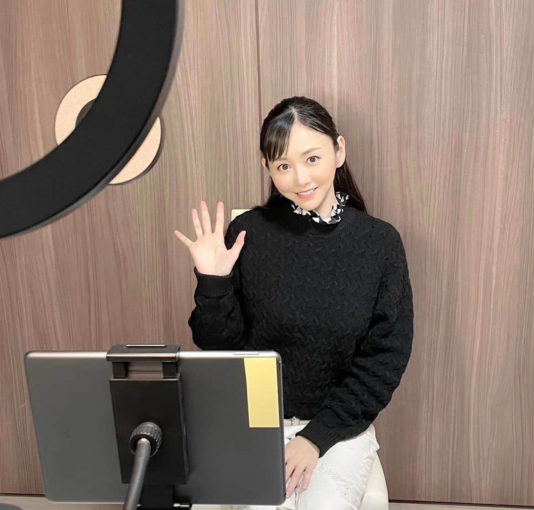 杉原杏璃のインスタグラム：「ZOOM勉強会✏️  ここ最近、私がやっている投資アカデミー🏫や 投資のオンラインサロン【Polish】の勉強会📝や 資料動画🎥の撮影の日々を過ごしています😉  皆さんと一緒にコミュニケーションをとりながら学べているのでとっても楽しい毎日です✨  来週遅めのGW休みを少し取るので 今週1週間は特に！！やる気も倍増です🔥✨  杉原杏璃の投資のオンラインサロン【Polish】⬇︎ https://lounge.dmm.com/detail/5374/  #杉原杏璃 #sugiharaanri #anrisugihara #Japanese#girl #グラビア#グラドル#glamor#gravure#hot#asian #オンラインサロン #Polish #資産運用 #株式投資」