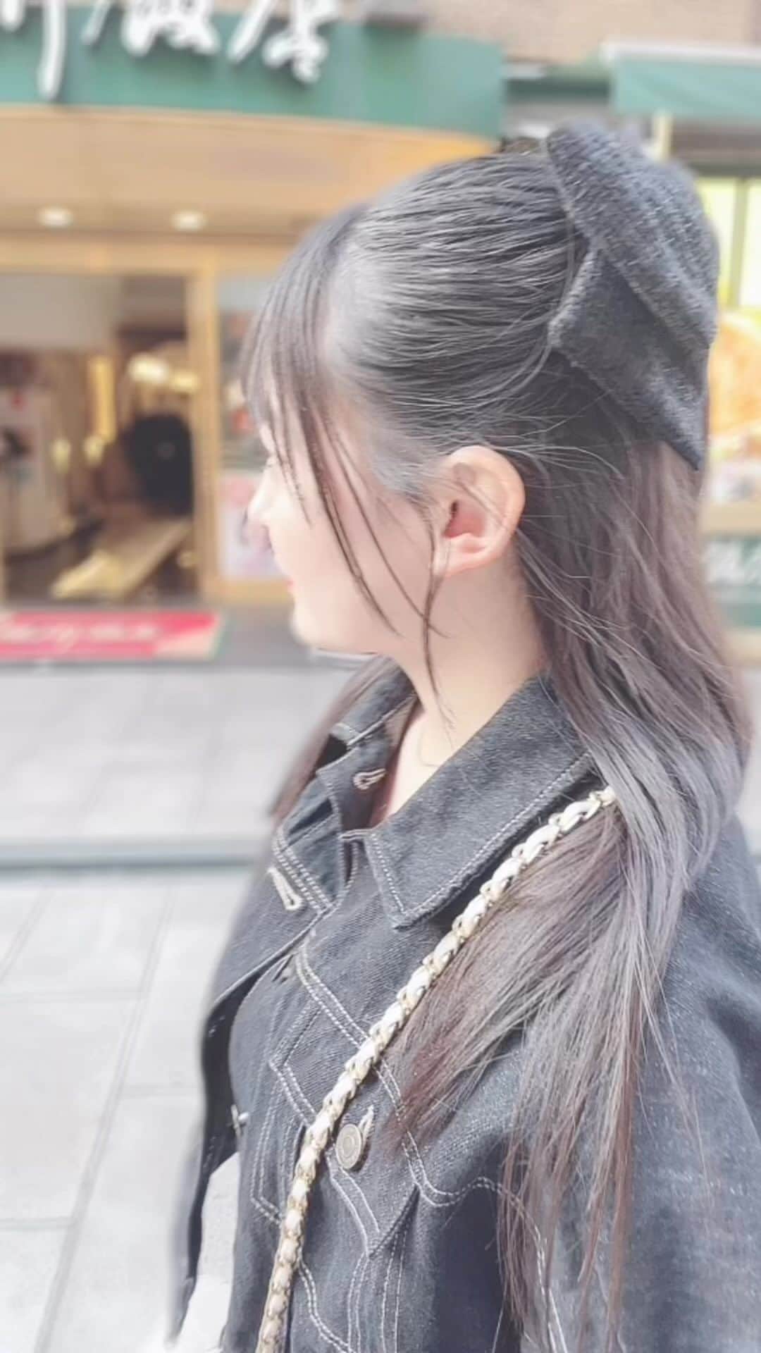 のインスタグラム：「初めて横浜中華街行った🤍  ･ ･ ･  #ootd #instagood #instalike #followme #いいね#アイドル #横浜中華街  #横浜中華街食べ歩き  #食べ歩き」