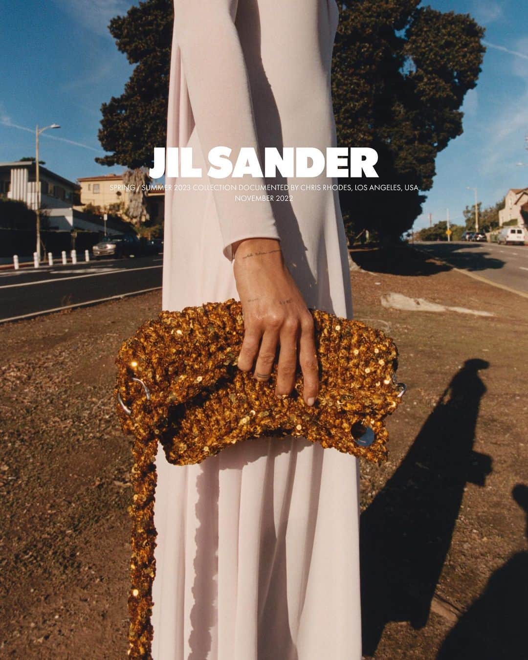 ジルサンダーのインスタグラム：「#JILSANDER  Spring/Summer 2023 campaign documented by Chris Rhodes, Los Angeles, USA November 2022 @chris.rhodes  Now available online and in selected stores #JilSanderbyLucieandLukeMeier」