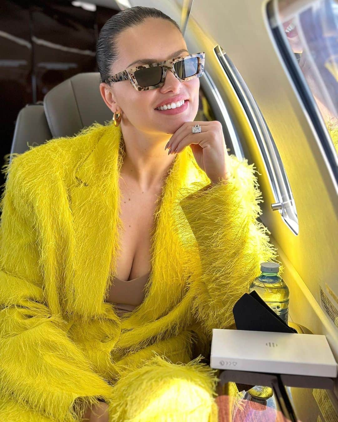 アドリアナ・リマのインスタグラム：「Sometimes you have to go beyond the clouds to achieve your goals! Thank you @Goodwill_private_aviation for making it possible for me to arrive in time for my commitments  This was a necessary logistical work flight! Goodwill and I worked together with @StandForTrees to offset the carbon foot print done by this trip! Thank you @forbes_fr, @Goodtravel.paris, @standfortrees, @dogpound for working together and helping me make it in time」