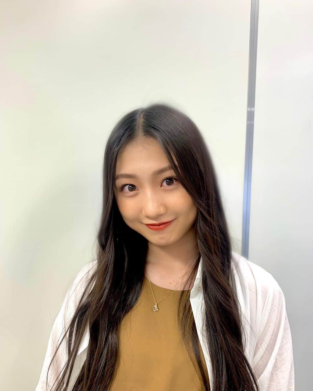 塩月希依音のインスタグラム：「この日は前髪が上手くいった彡  #ヘア#ヘアアレンジ #巻き髪 #ロングヘア #センター分け #jk#ljk #05#05년생 #05line」