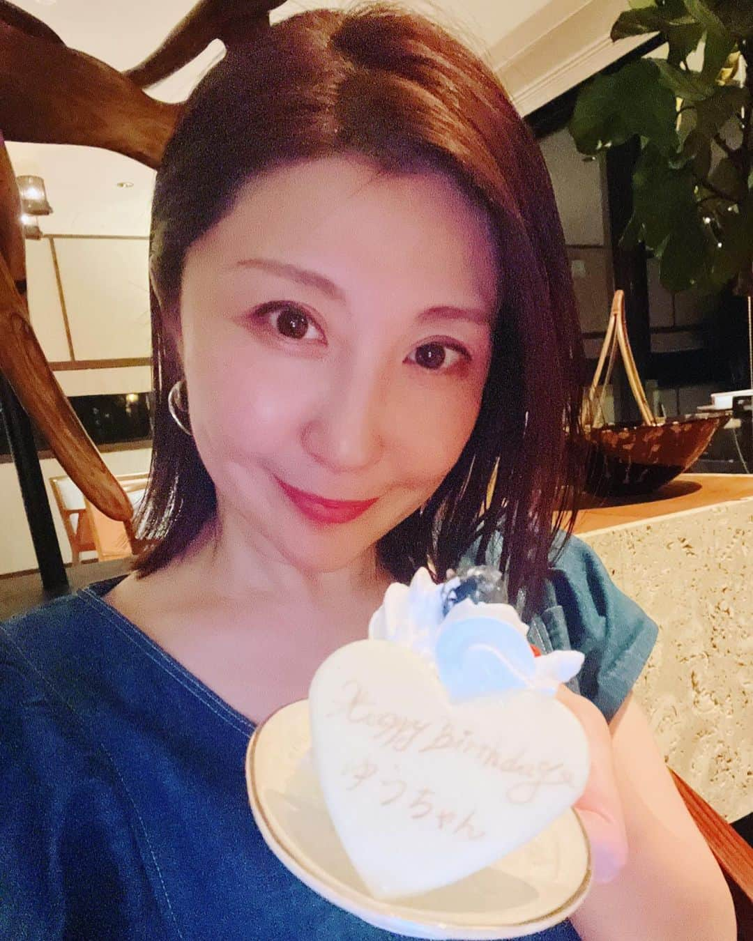 西丸優子さんのインスタグラム写真 - (西丸優子Instagram)「お誕生日。  子供の頃のように自分の誕生日へのワクワクは薄れていくものだけど、 たくさんのおめでとう🎂という言葉はとても温かくて、やっぱり嬉しいものだなぁ〜と感じてる今です。  周りにいてくれる人達のおかげで日々楽しく過ごせています。 いつもありがとうございます。  43歳もいっぱい笑って過ごしたいな♪」5月23日 22時02分 - yukonishimaru