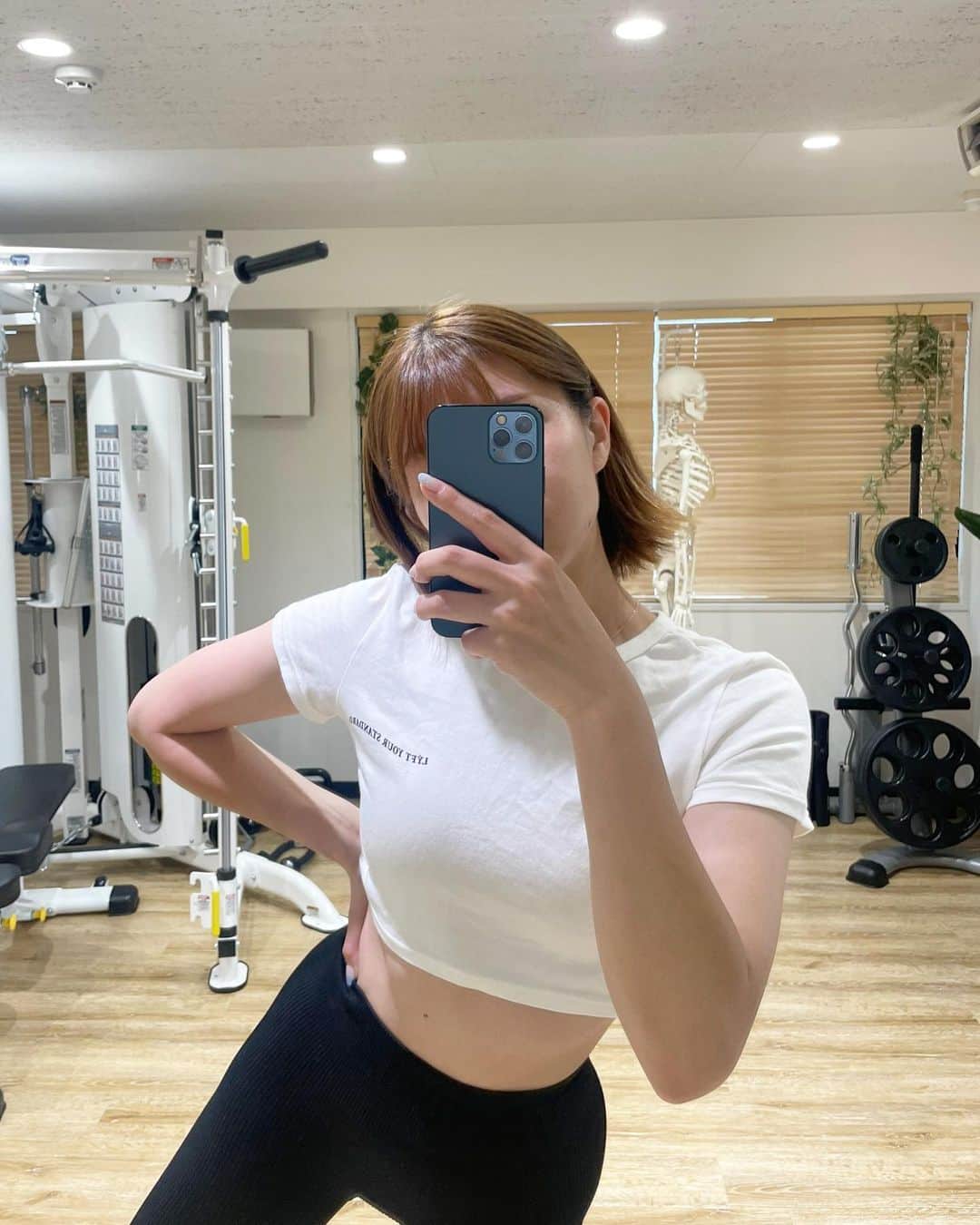 ほなみのインスタグラム：「気温の変化がとんでもないね、 みなさん無理なく、ほどほどに🌿☺︎  少し休んでもなるようになるし 明日は勝手にきてくれるから 大丈夫だよ🤝♡  自分のペースでね 🫶」