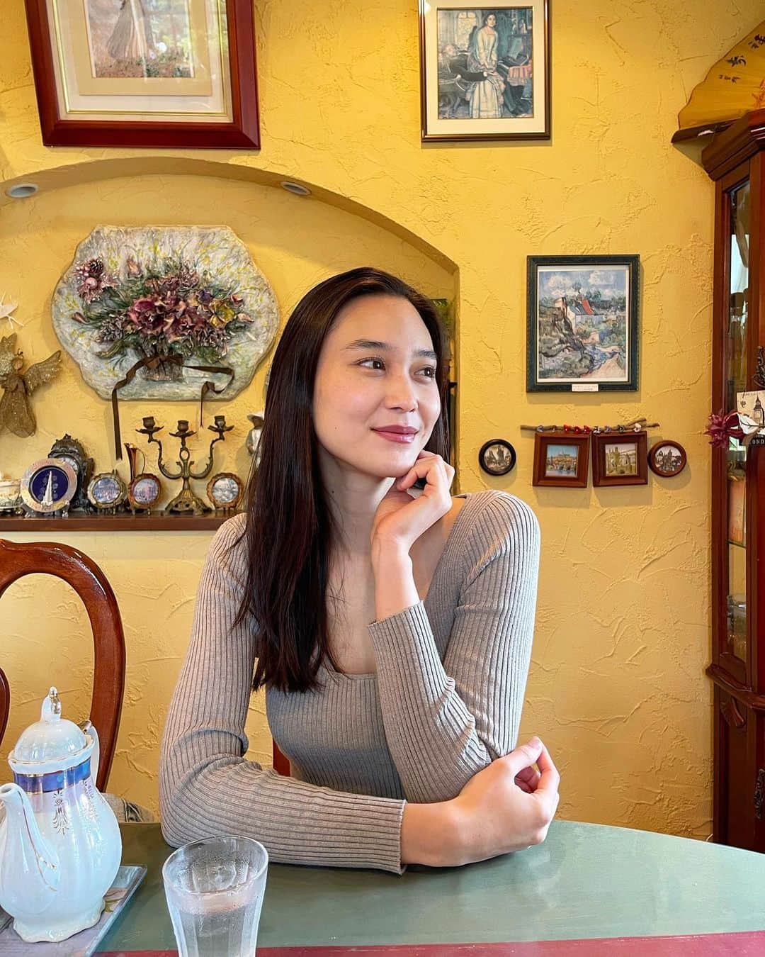 タヤネのインスタグラム：「When I’m waiting for the food☺️💭💅and when I get it😁🙌   #イタリア料理 #山梨 #母の日の時の #可愛いレストラン #food #foodlover #happyface」