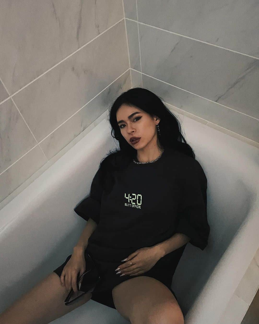 藤川ありすのインスタグラム：「5.25発売の可愛いTシャツ♡ 夜光るのが可愛すぎる♡♡  #BLITT  @blitt_official」