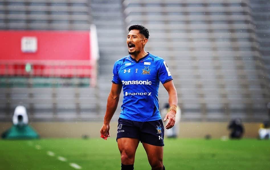 内田啓介のインスタグラム：「22-23 league one✔︎ 今シーズンもたくさんの声援ありがとうございました！ 結果に関しては選手もサポーターの方々も望んでいる結果では無く、めちゃくちゃ悔しい思いをしました。 個人的にも今シーズンは課題ばかりが残ったシーズンだったので、もっと上手くなって帰ってきます！チームとしても、もっとえぐいチームになって帰ってきます🔥  最後に、来シーズンはワイルドナイツサポーターを僕達選手が日本一のサポーターにしてみせますので、共にやってやりましょう！ みんな大好きです！  #spwk」