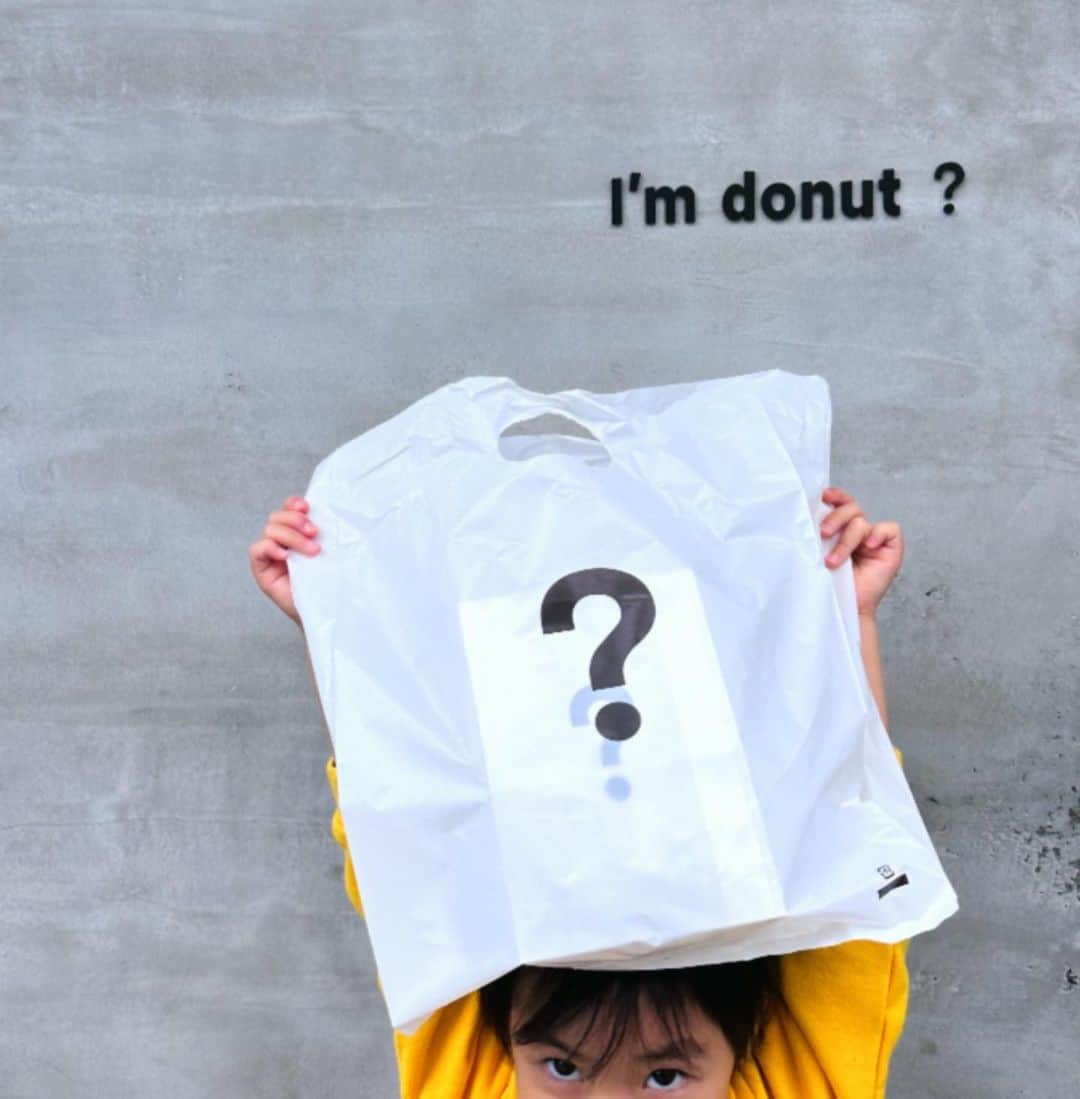 綾瀬羽乃(あーは)さんのインスタグラム写真 - (綾瀬羽乃(あーは)Instagram)「I'm donut？  アマムダコタンのドーナツ専門店 看板メニューのふわふわ生ドーナツがすきっ！  中目黒店並びすぎて一度も行ったことなかった🍩 青山店のピーク過ぎ？閉店間際？に通ることが多く、滑り込みで買っちゃう☺️💛  買っといて食べるの忘れちゃう🤣  当日に食べるのが1番美味しいけど、翌日に500wで10-20秒あたためて食べるのも美味です！！！  #一日3食ドーナツになった人からの投稿🍩 #今日のおやつ#今日のあさごはん  #今日のランチ#今日の夕ご飯#ドーナツ#アイムドーナツ#imdonut #青山グルメ#表参道グルメ#パン屋さん巡り#通学路#ドーナツ屋さん」5月23日 22時19分 - ayasehano