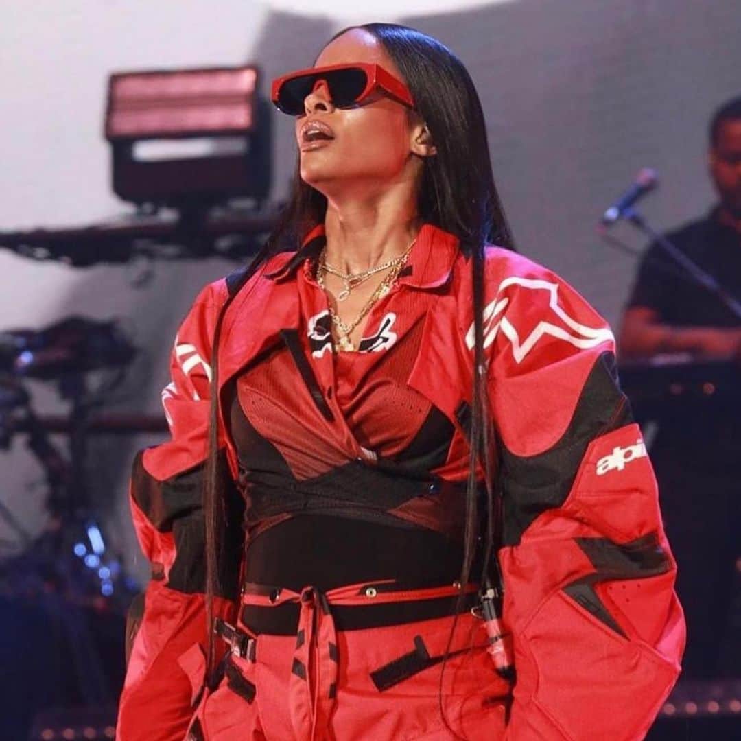 のインスタグラム：「@ciara rocking the THIERRY LASRY “KANIBALY” sunglasses in red & black acetate 📷 : @domozillionaire #thierrylasry」