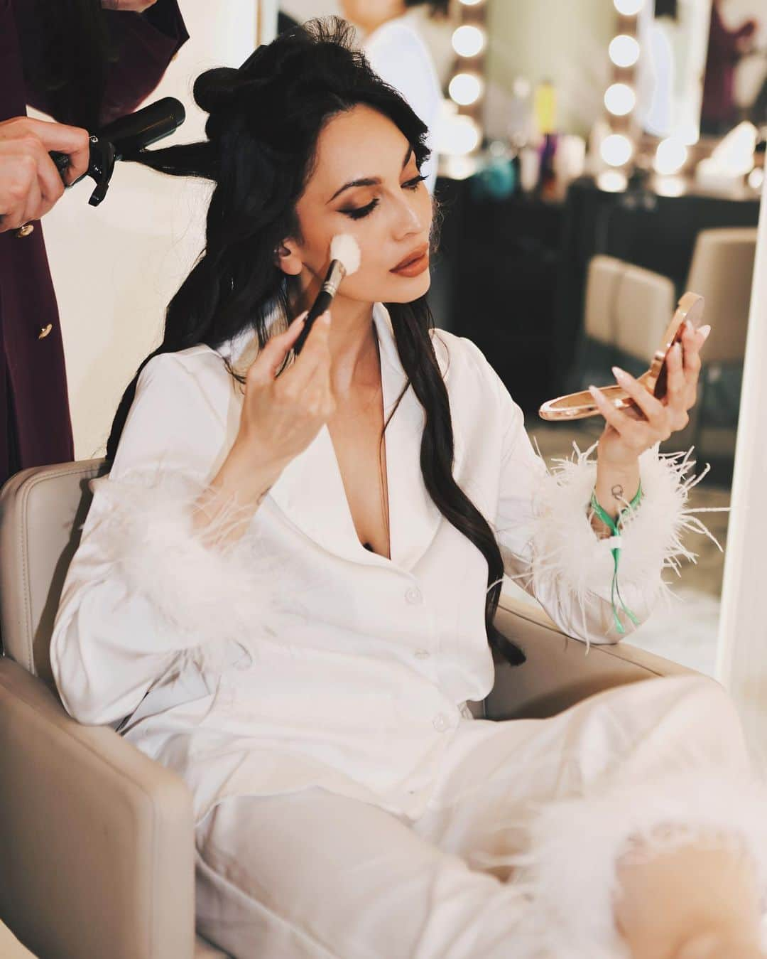 Zara Martinのインスタグラム：「Getting ready for @britishvogue x @chopard by my girl @iulia_matei   Wearing @nadinemerabi pjs and 💎💎 AD」