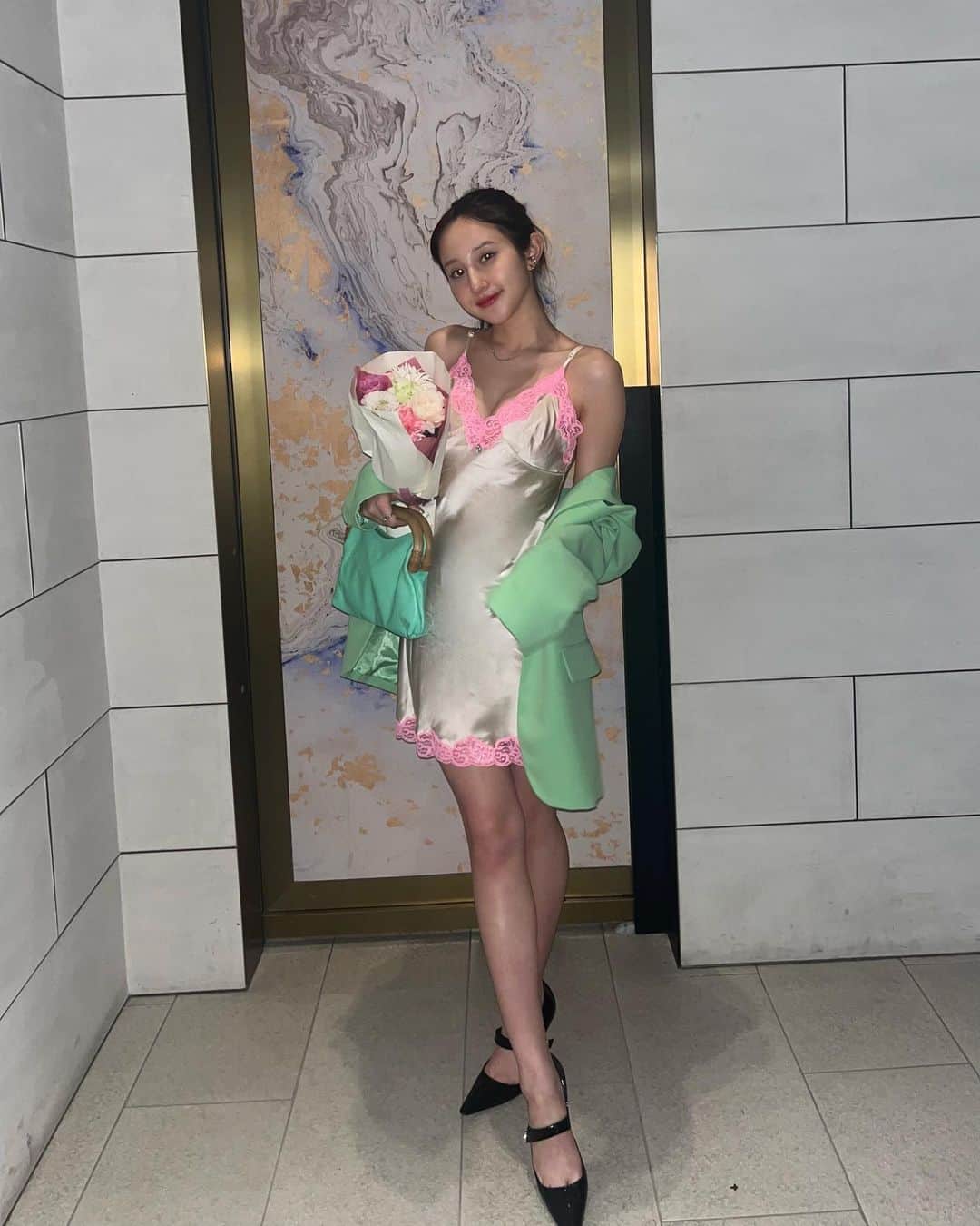 のインスタグラム：「💚💐  dress: @alexanderwangny  Jacket: @zara  heel: @alexanderwangny」