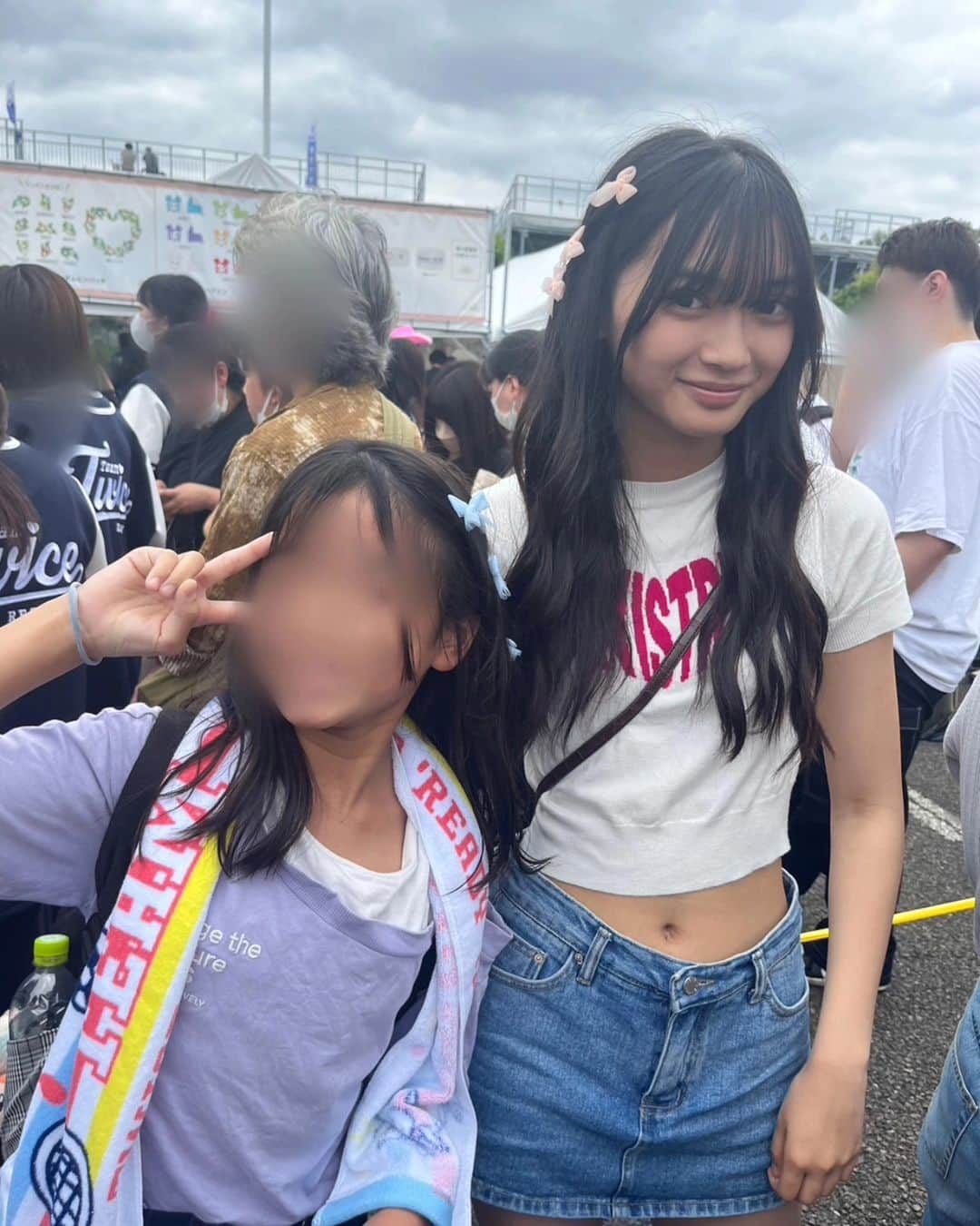 のインスタグラム：「・ ダヒョンちゃん推しの小学生とおそろいのリボンもつけました🎀  余韻がまだ残っています^ ^ 日曜日にもどりたい👀」