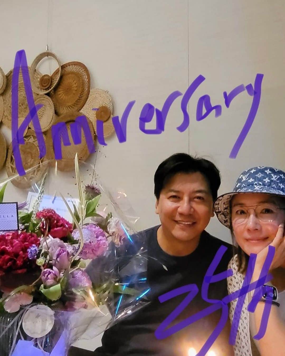オ・ヨンスのインスタグラム：「25년 살았네요 축하해주셔서 감사합니다 앞으로도 잘살아볼께요 #25주년 #결혼기념일」