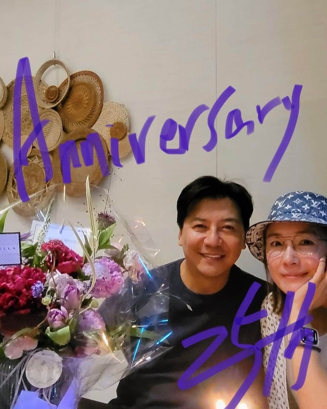 オ・ヨンスのインスタグラム：「25년 살았네요 축하해주셔서 감사합니다 앞으로도 잘살아볼께요 #25주년 #결혼기념일」