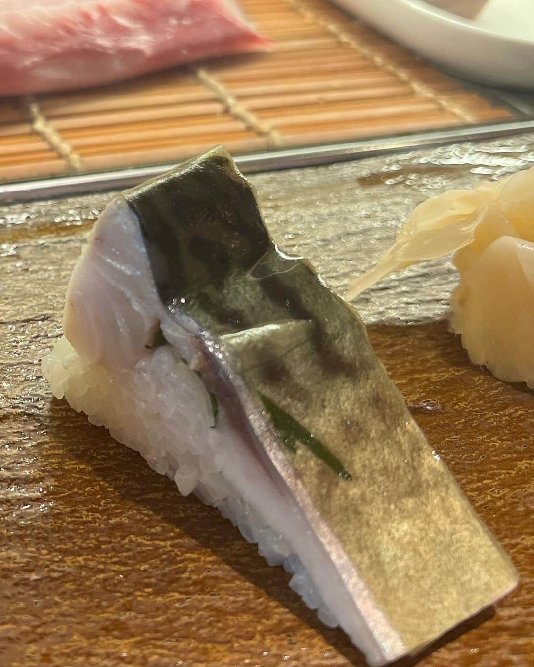 小山リーナさんのインスタグラム写真 - (小山リーナInstagram)「. グルミットかわいくて癒し🐶‪︎❤︎‪︎  この鯖美味しすぎたから写真盛れてないけど載せよう、光り物制覇してて笑う  お寿司大好き過ぎて毎日食べたい、、」5月23日 22時40分 - rina_koyama_box
