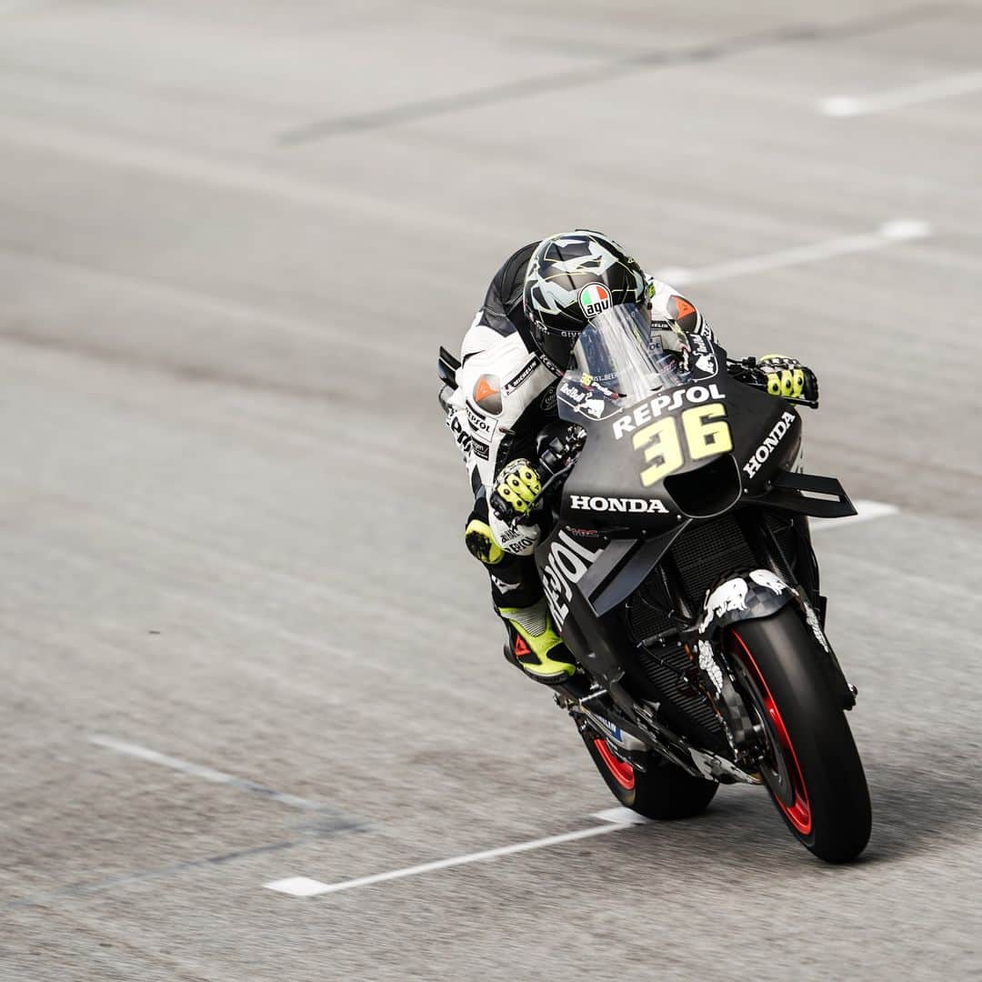 レプソル・ホンダさんのインスタグラム写真 - (レプソル・ホンダInstagram)「Looking back through the photo album of the year...  #SepangTest」5月23日 22時42分 - hrc_motogp