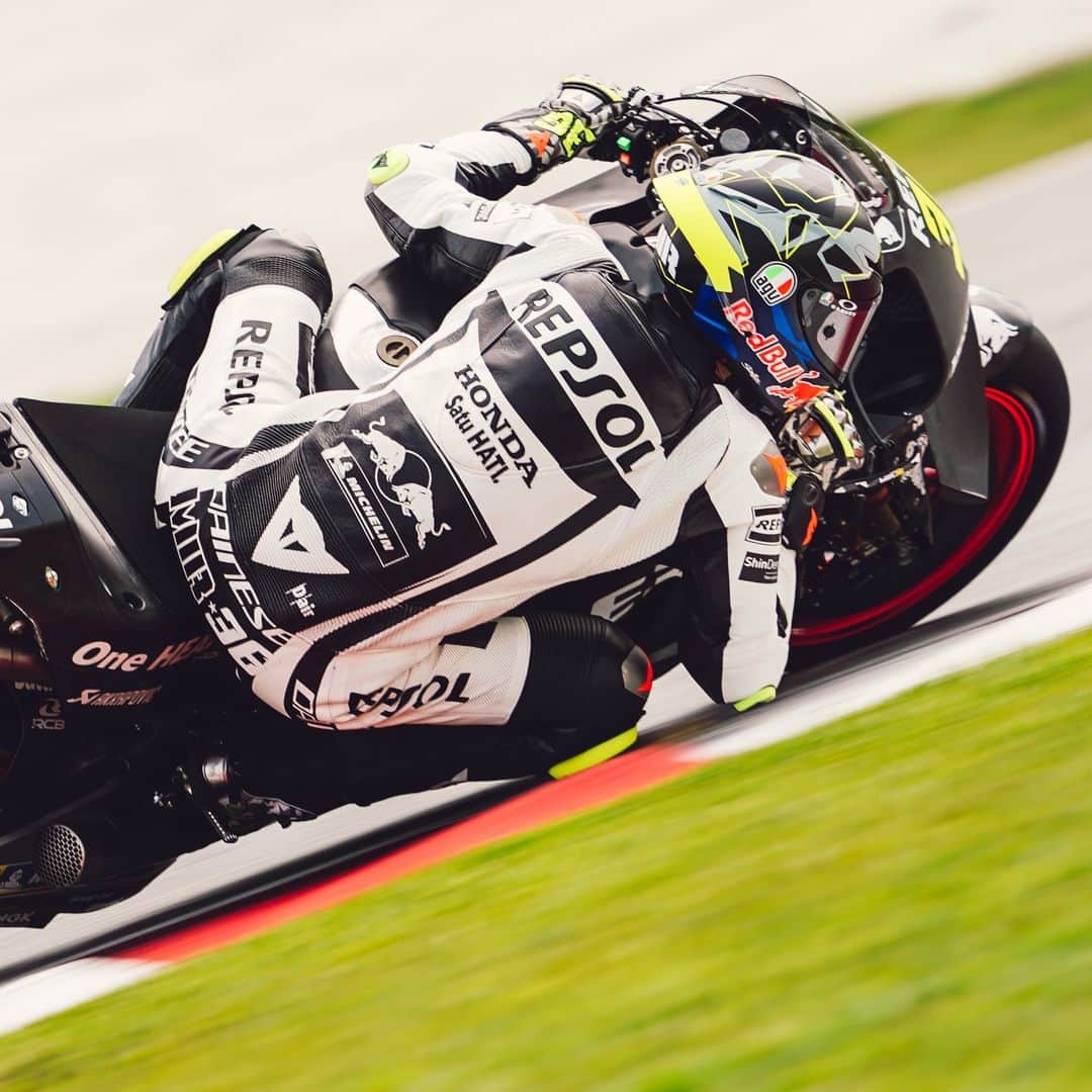 レプソル・ホンダさんのインスタグラム写真 - (レプソル・ホンダInstagram)「Looking back through the photo album of the year...  #SepangTest」5月23日 22時42分 - hrc_motogp