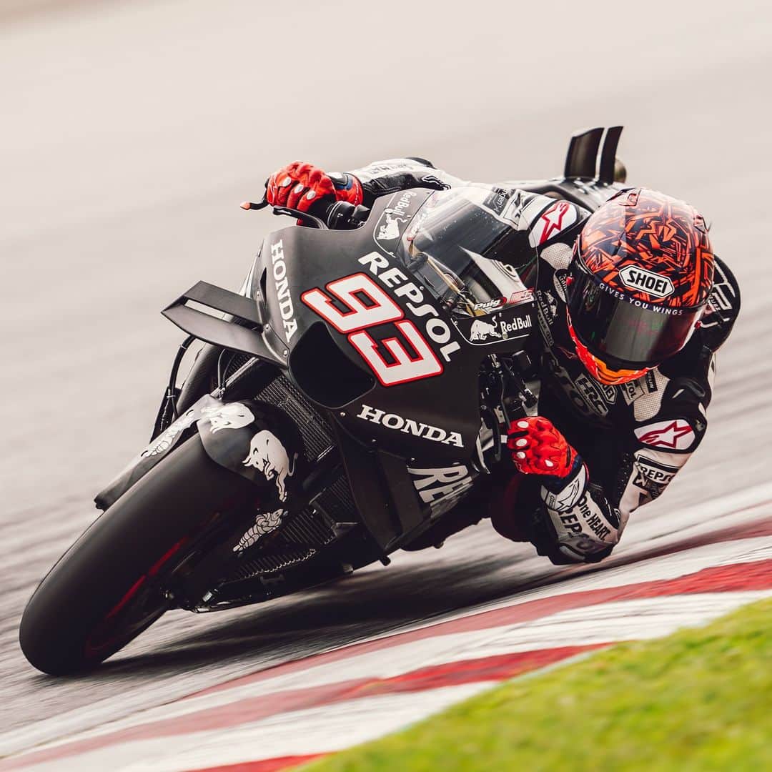 レプソル・ホンダのインスタグラム：「Looking back through the photo album of the year...  #SepangTest」
