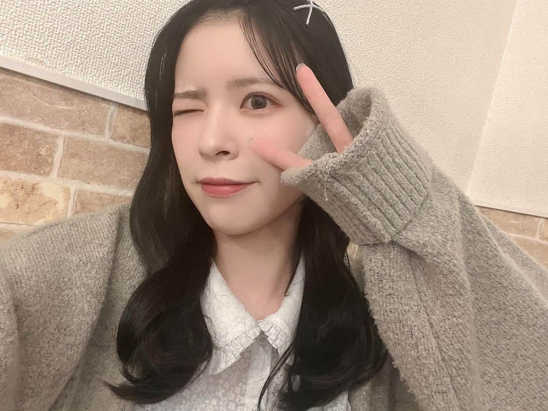 松崎博香のインスタグラム：「今日はめちゃくちゃ寒かったね☔️ 5月も残り少ないから自撮りを頑張る🥹 習慣つけるって宣言したのに 全然してなくて泣いた🥹すまん🥹  前髪なしとありどっちが好きー？？🐼  　 #STARMARIE #スタマリ #instagood #instagram #instalike #instadaily #selfie #me #like #셀카 #셀피 #맞팔 #좋아요 #좋아 #맞좋 #오오티디」