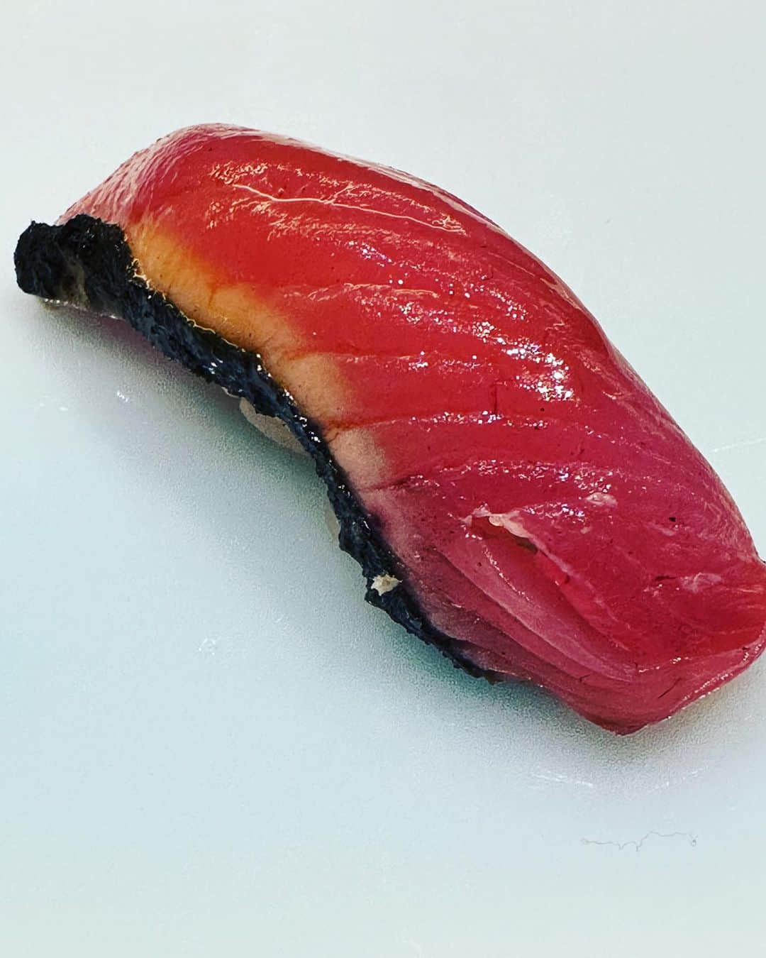 秋元康さんのインスタグラム写真 - (秋元康Instagram)「#日比谷#ミッドタウン#鮨#なんば   舎利と種を1℃単位で調整しているだけあって、技ありの鮨。 最後のお寿司の“隠れメニュー”、「オムライス」最高です。」5月23日 22時50分 - yasushi6057