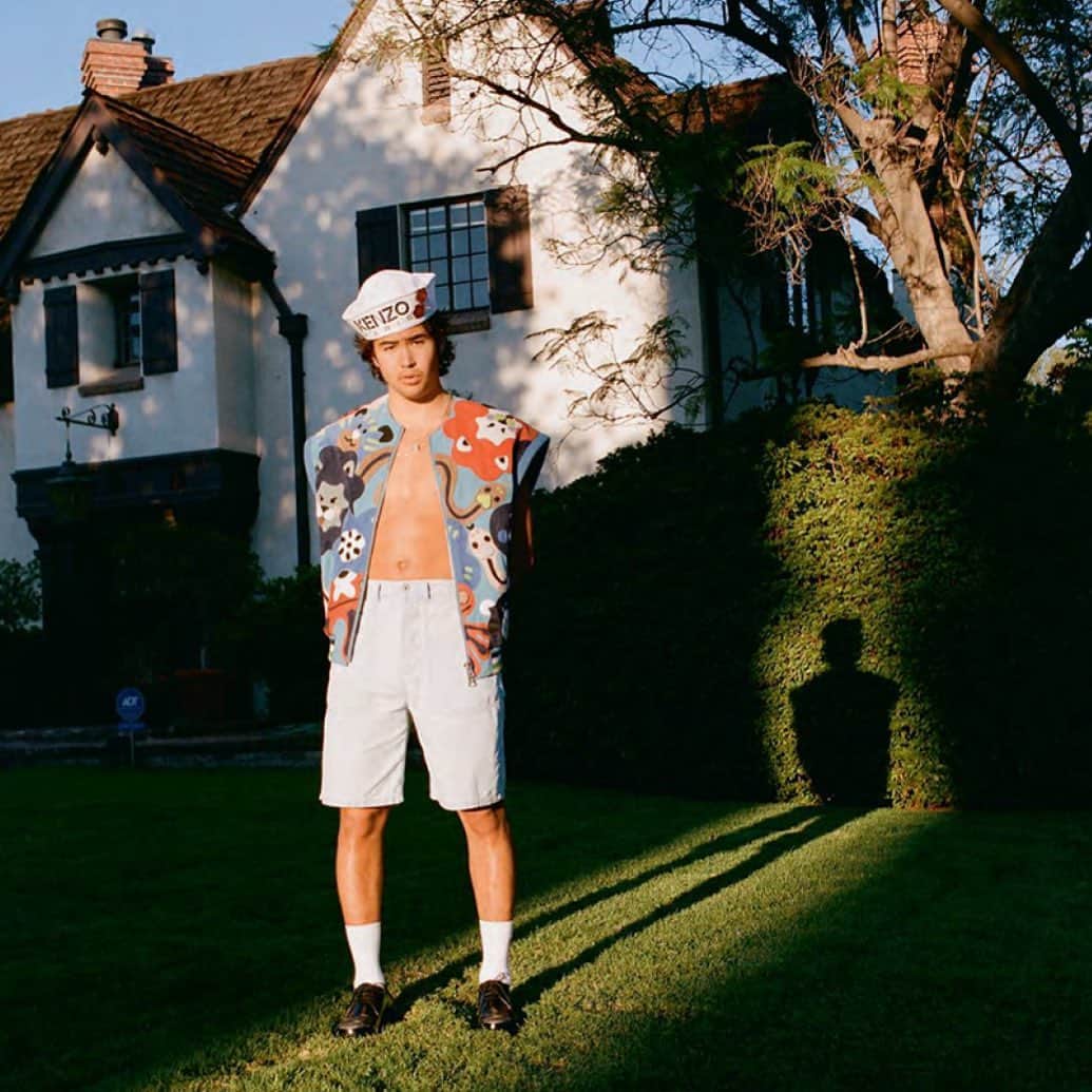 ケンゾーのインスタグラム：「@Nicotheduffer wears pieces from the SS23 collection by @Nigo for @behindtheblinds」