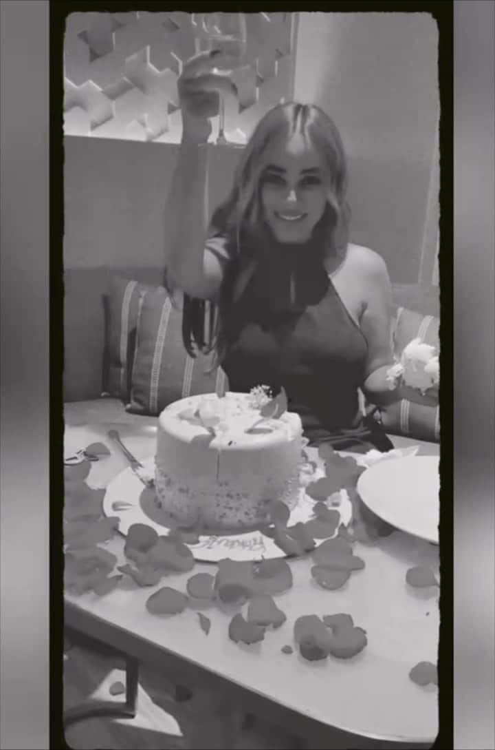 のインスタグラム：「My birthday 🎈」
