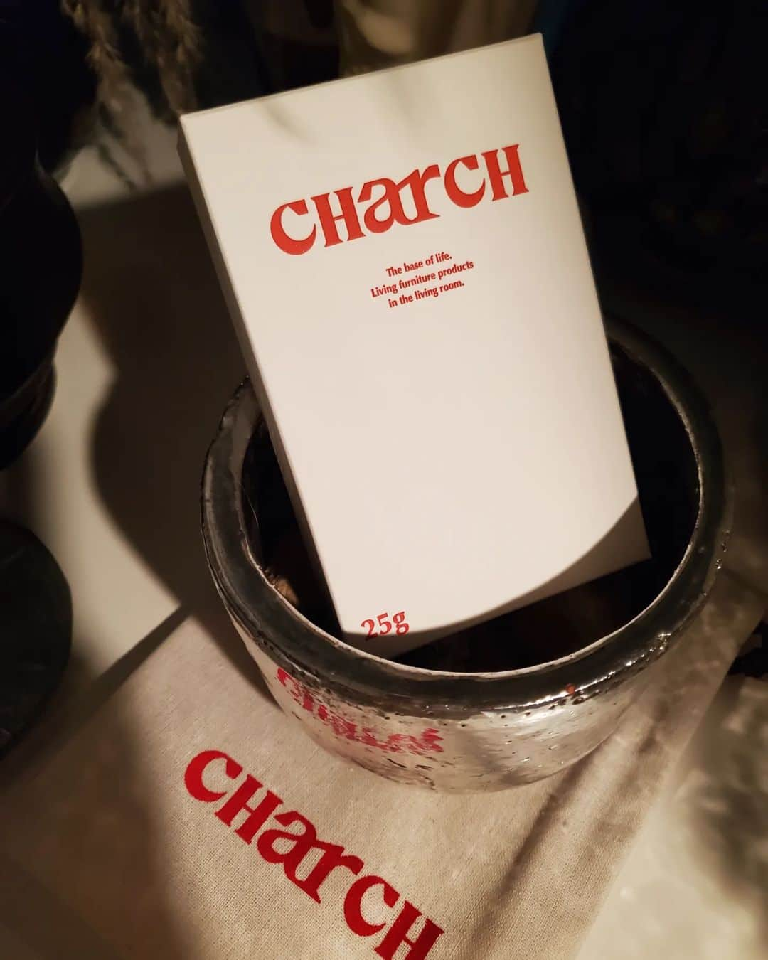 加藤康貴さんのインスタグラム写真 - (加藤康貴Instagram)「@officialcharch   焚かなくても既にいい香りが凄い。  友達(@wa_se_i )が オシャな香りブランド立ち上げたようです。  ポストに投函されていたのですが ポストの中がしばらくいい香りになってて 笑いました。  大事に使わせてもらいます。  #パロサント #パロサントスティック #パロサントウッド #香りのある暮らし」5月23日 22時57分 - koki_kato