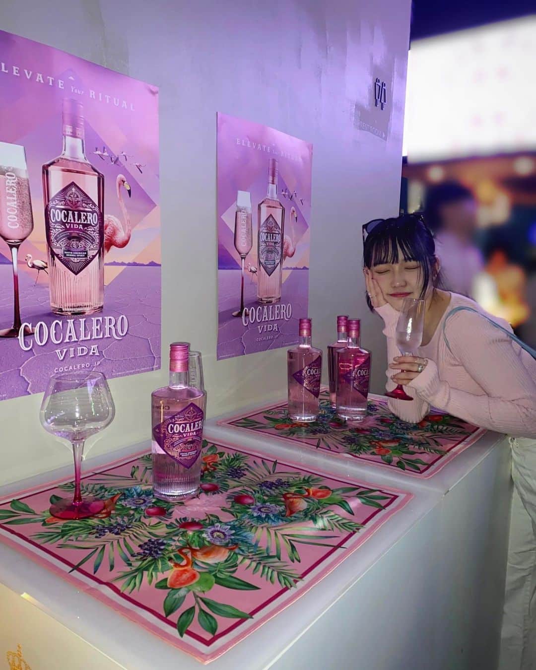 戸田ころね のインスタグラム：「ピンクのコカレロlaunch partyご招待いただきました🍸🩰💒🎆  （酒飲み女って認知されてる...？）  コカボム好きでコカレロ好きだったのでCOCALERO VIDA飲めて嬉しかった♪  かわいいピンク色で味も美味しいのに無着色ですごい...  #cocalero  #cocalerovida  #コカレロ #コカレロパーティー」
