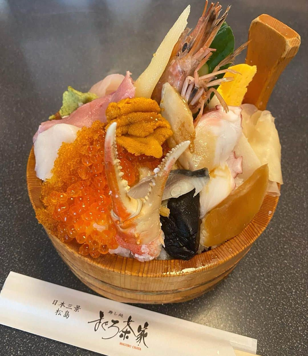 横山天音さんのインスタグラム写真 - (横山天音Instagram)「桶ちらし🍣  #まぐろ茶家 #まぐろ茶家松島店   #宮城#松島 #松島観光 #松島グルメ #松島ランチ #宮城グルメ #宮城観光 #海鮮丼 #海鮮丼ランチ #instagood#photooftheday#photography#happy #follow#like4like#travel #instagram#japan #japantravel #japanfood」5月23日 23時13分 - amagon5546