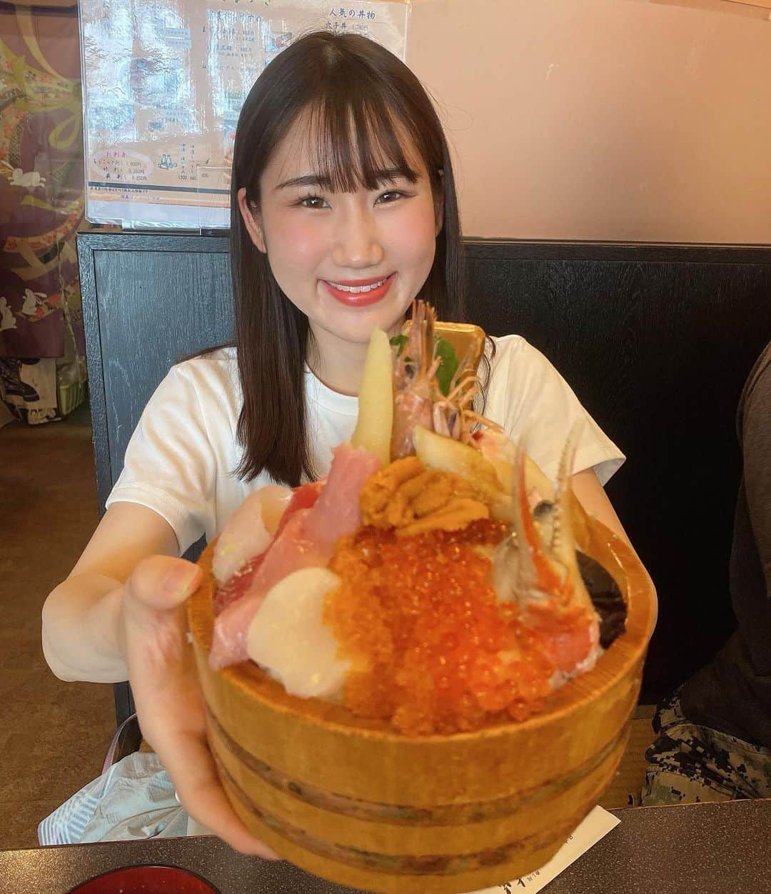 横山天音さんのインスタグラム写真 - (横山天音Instagram)「桶ちらし🍣  #まぐろ茶家 #まぐろ茶家松島店   #宮城#松島 #松島観光 #松島グルメ #松島ランチ #宮城グルメ #宮城観光 #海鮮丼 #海鮮丼ランチ #instagood#photooftheday#photography#happy #follow#like4like#travel #instagram#japan #japantravel #japanfood」5月23日 23時13分 - amagon5546