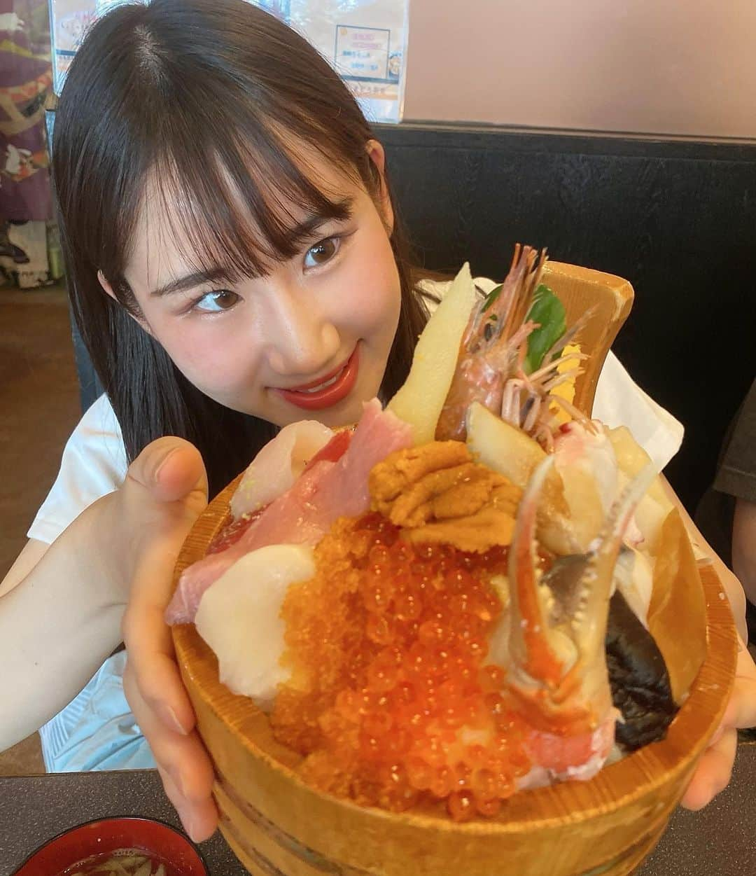 横山天音さんのインスタグラム写真 - (横山天音Instagram)「桶ちらし🍣  #まぐろ茶家 #まぐろ茶家松島店   #宮城#松島 #松島観光 #松島グルメ #松島ランチ #宮城グルメ #宮城観光 #海鮮丼 #海鮮丼ランチ #instagood#photooftheday#photography#happy #follow#like4like#travel #instagram#japan #japantravel #japanfood」5月23日 23時13分 - amagon5546