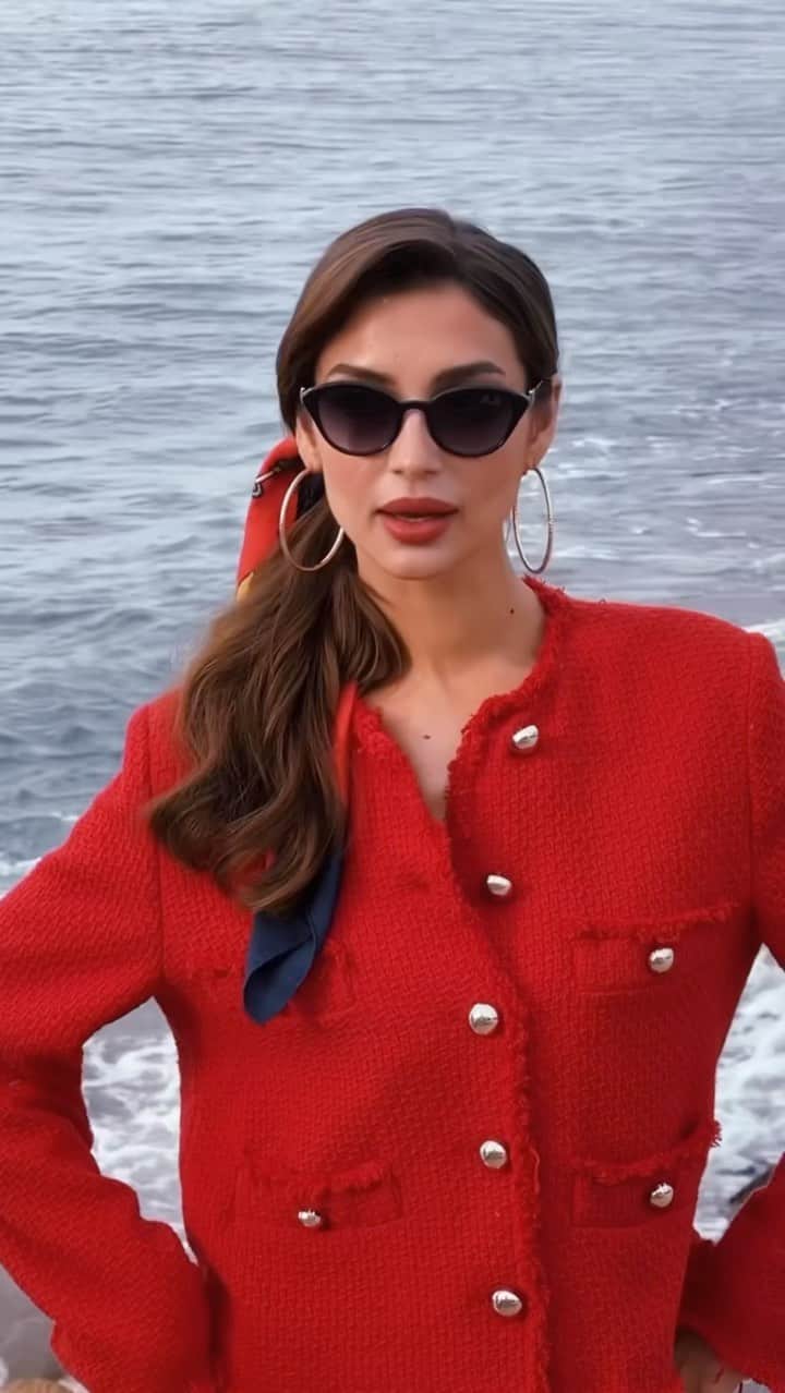 Valeriya Volkovaのインスタグラム：「A little backstage video from the campaign we shot yesterday.. what a team! 🥹 🇮🇹 #ennimarco」