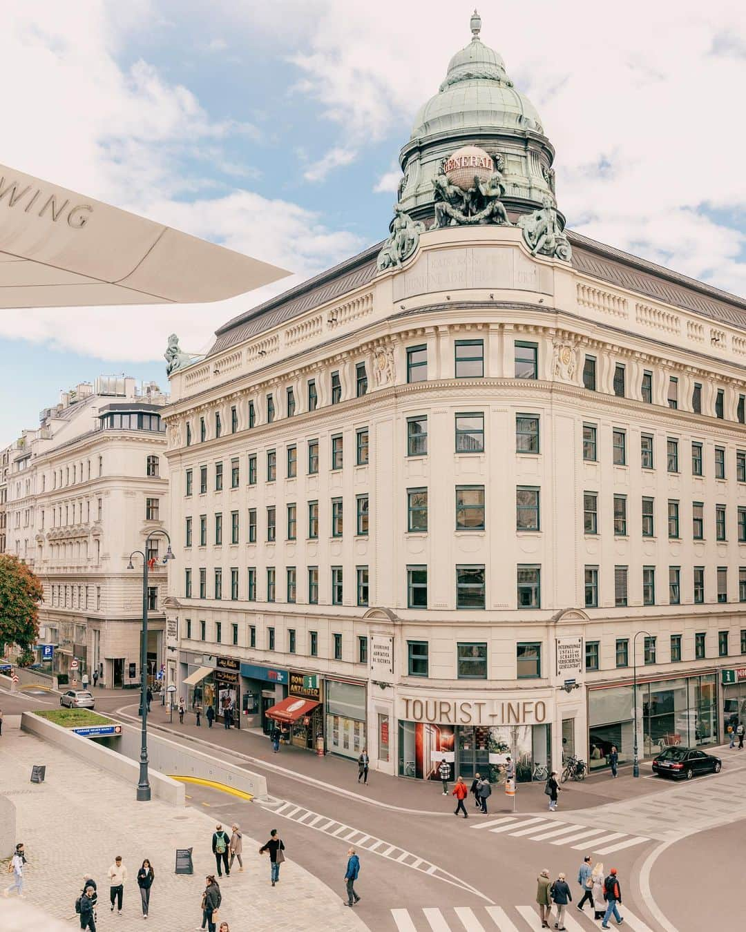 Wien | Viennaさんのインスタグラム写真 - (Wien | ViennaInstagram)「And what are your Vienna plans? ☺️❤️   Not sure yet? Then stop by at our tourist information at the Albertinaplatz in Viennas amazing and historic 1st district! #viennanow   #touristinformation #visitvienna #vienna #wien #traveling #instatravel #travelguide #touristguide #explore #exploreaustria #explorevienna #viennatravel #europe #europe_vacations #feelaustria #1000thingsinvienna」5月23日 23時08分 - viennatouristboard