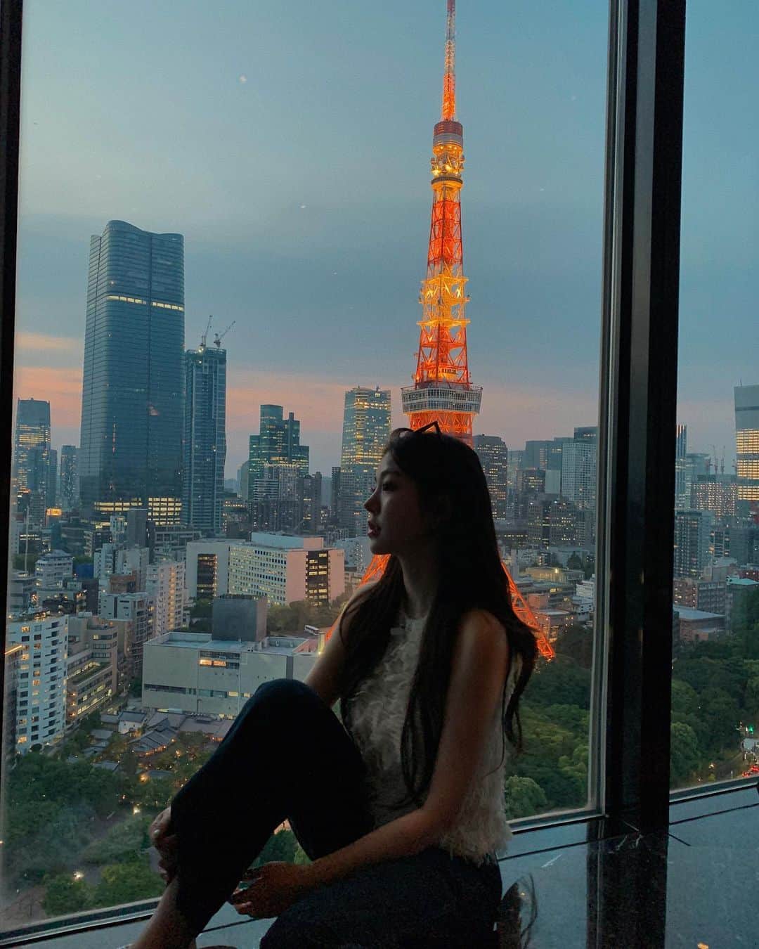 ユビンさんのインスタグラム写真 - (ユビンInstagram)「예쁜 도쿄타워 🗼🗼  #모어리즈 #moreliz  #도쿄」5月23日 23時10分 - u.b1n