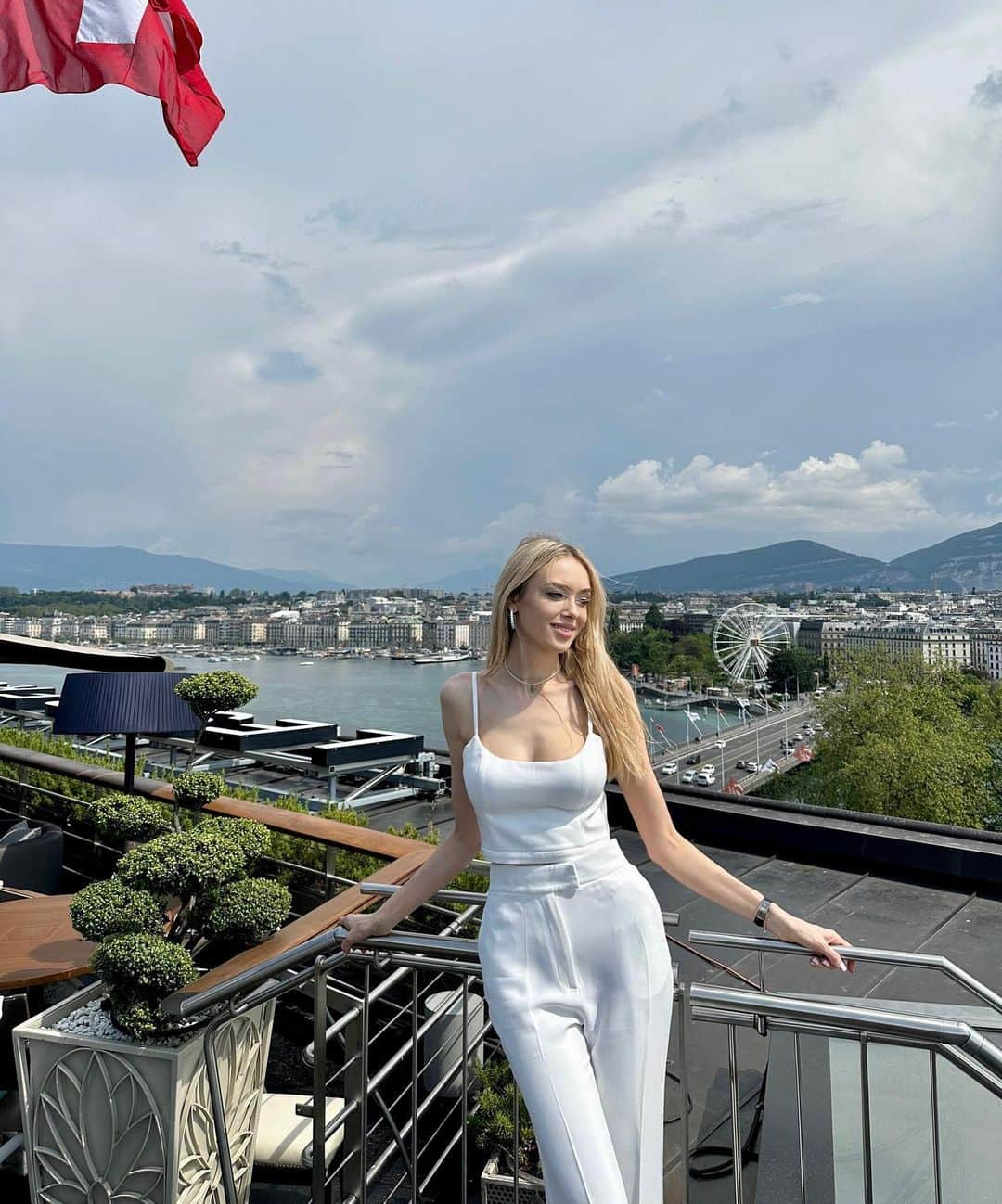 クセニア・カーノヴィッチさんのインスタグラム写真 - (クセニア・カーノヴィッチInstagram)「The best Japanese restaurant with the best view」5月23日 23時11分 - kseniasukhinova